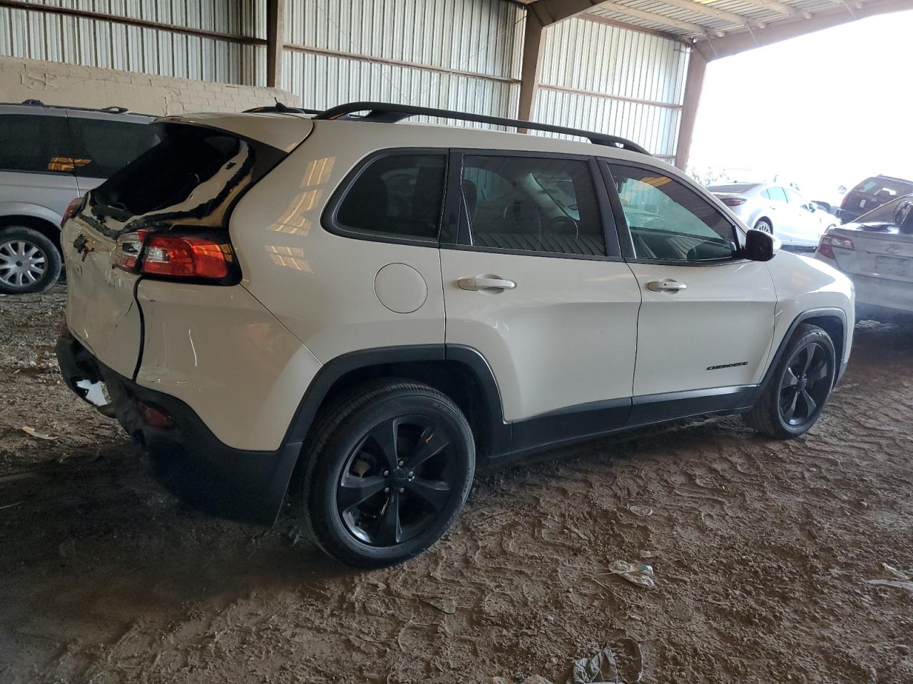 2015 Jeep Cherokee Latitude White vin: 1C4PJLCB4FW723446