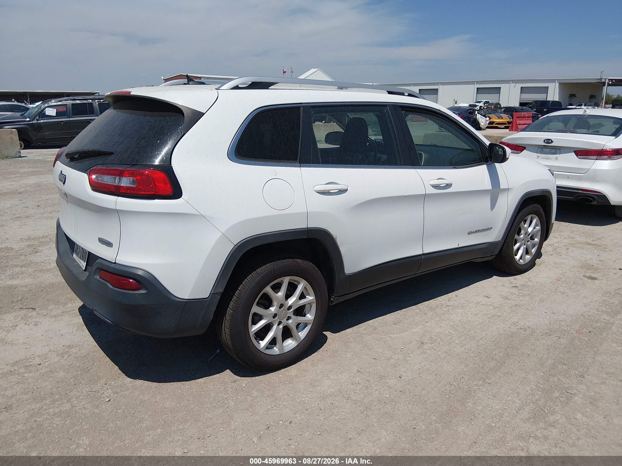 2015 Jeep Cherokee Latitude White vin: 1C4PJLCB4FW741591