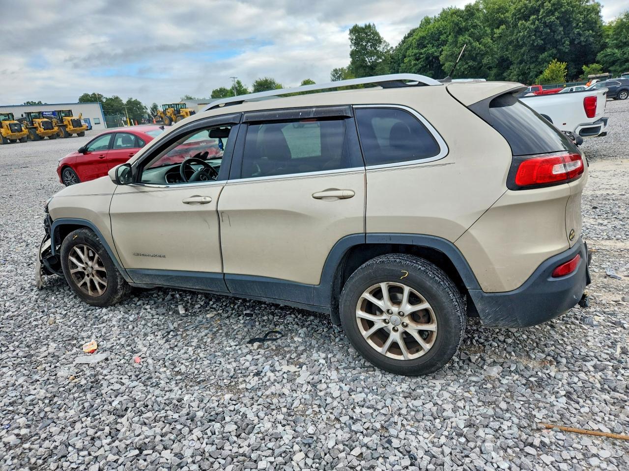 2015 Jeep Cherokee Latitude Gold vin: 1C4PJLCB4FW742546