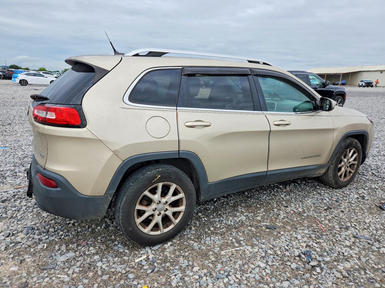 2015 Jeep Cherokee Latitude Gold vin: 1C4PJLCB4FW742546