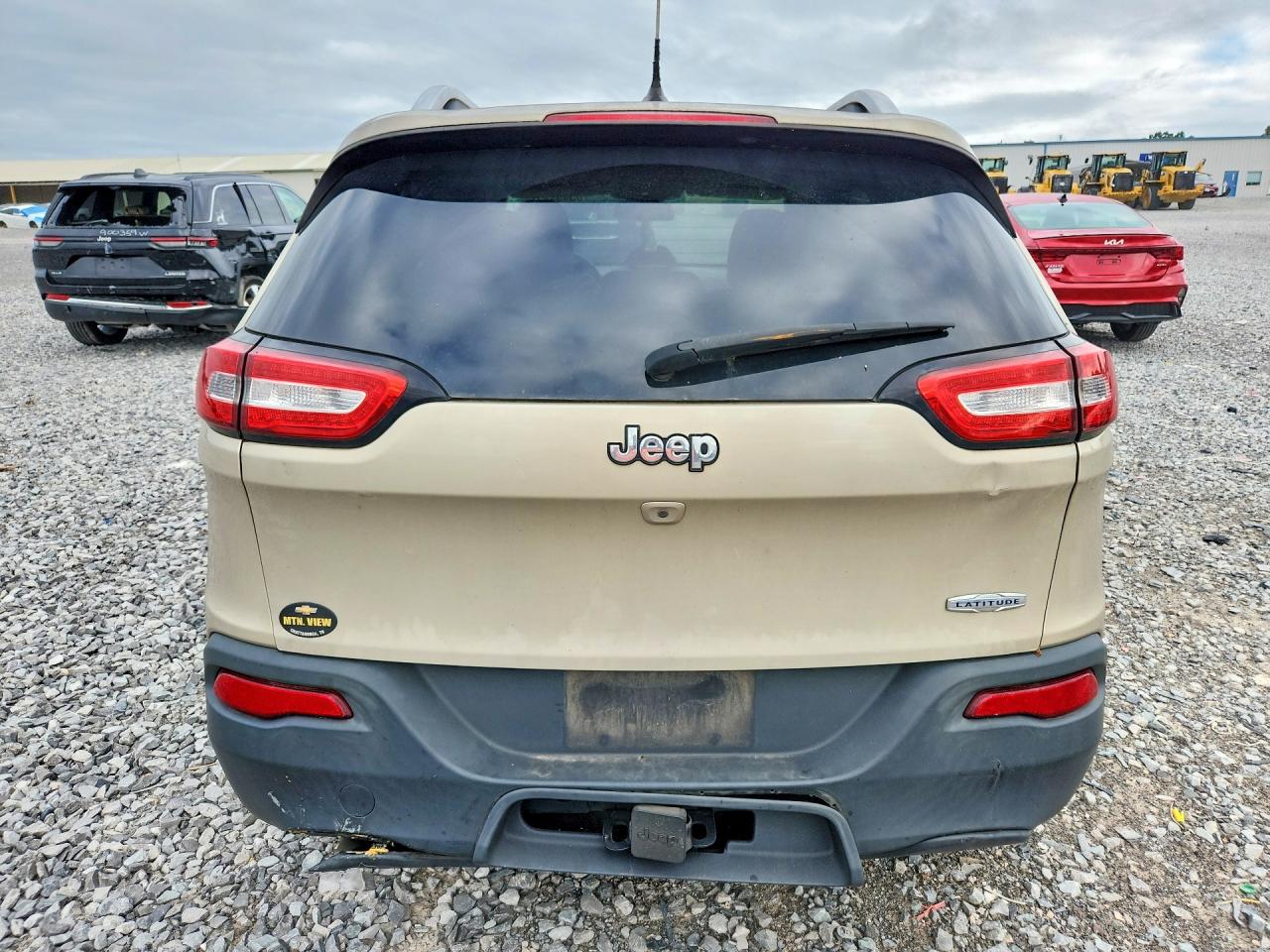2015 Jeep Cherokee Latitude Gold vin: 1C4PJLCB4FW742546