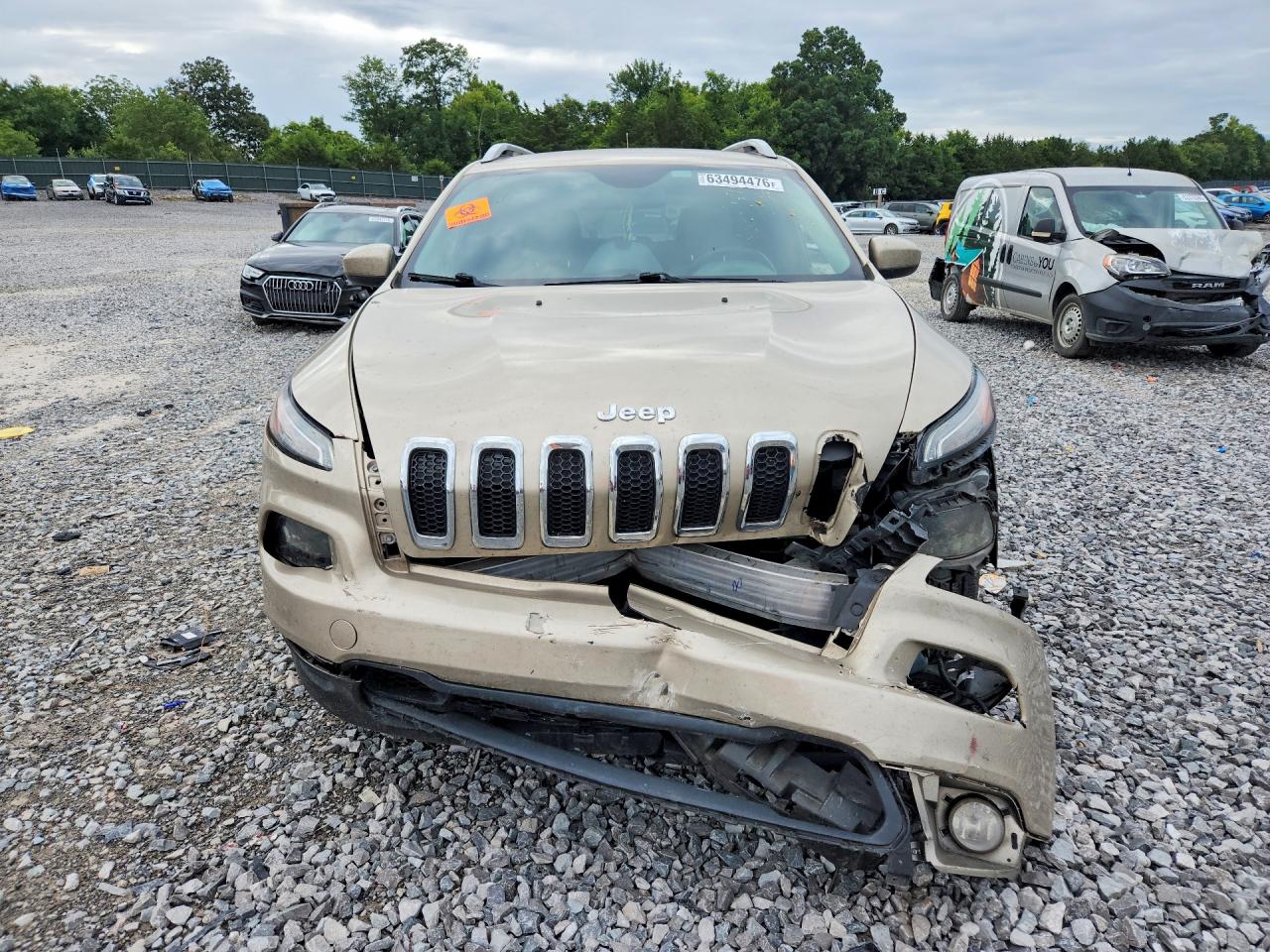 2015 Jeep Cherokee Latitude Gold vin: 1C4PJLCB4FW742546