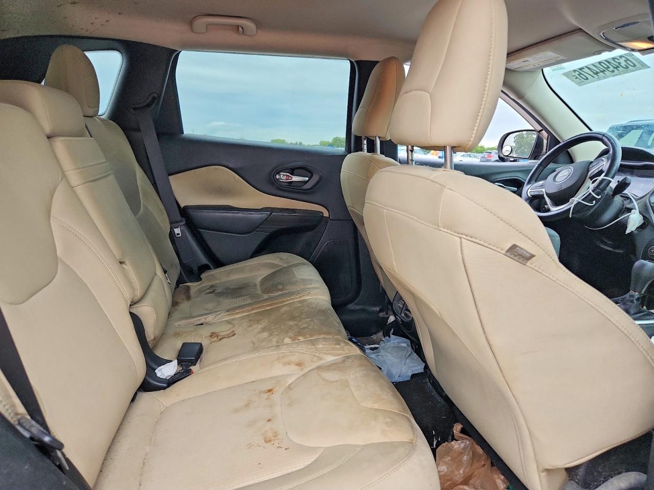 2015 Jeep Cherokee Latitude Gold vin: 1C4PJLCB4FW742546