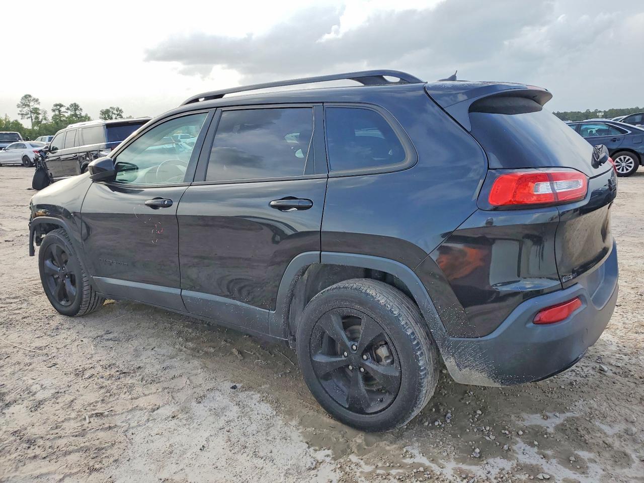 2015 Jeep Cherokee Latitude Black vin: 1C4PJLCB4FW781136