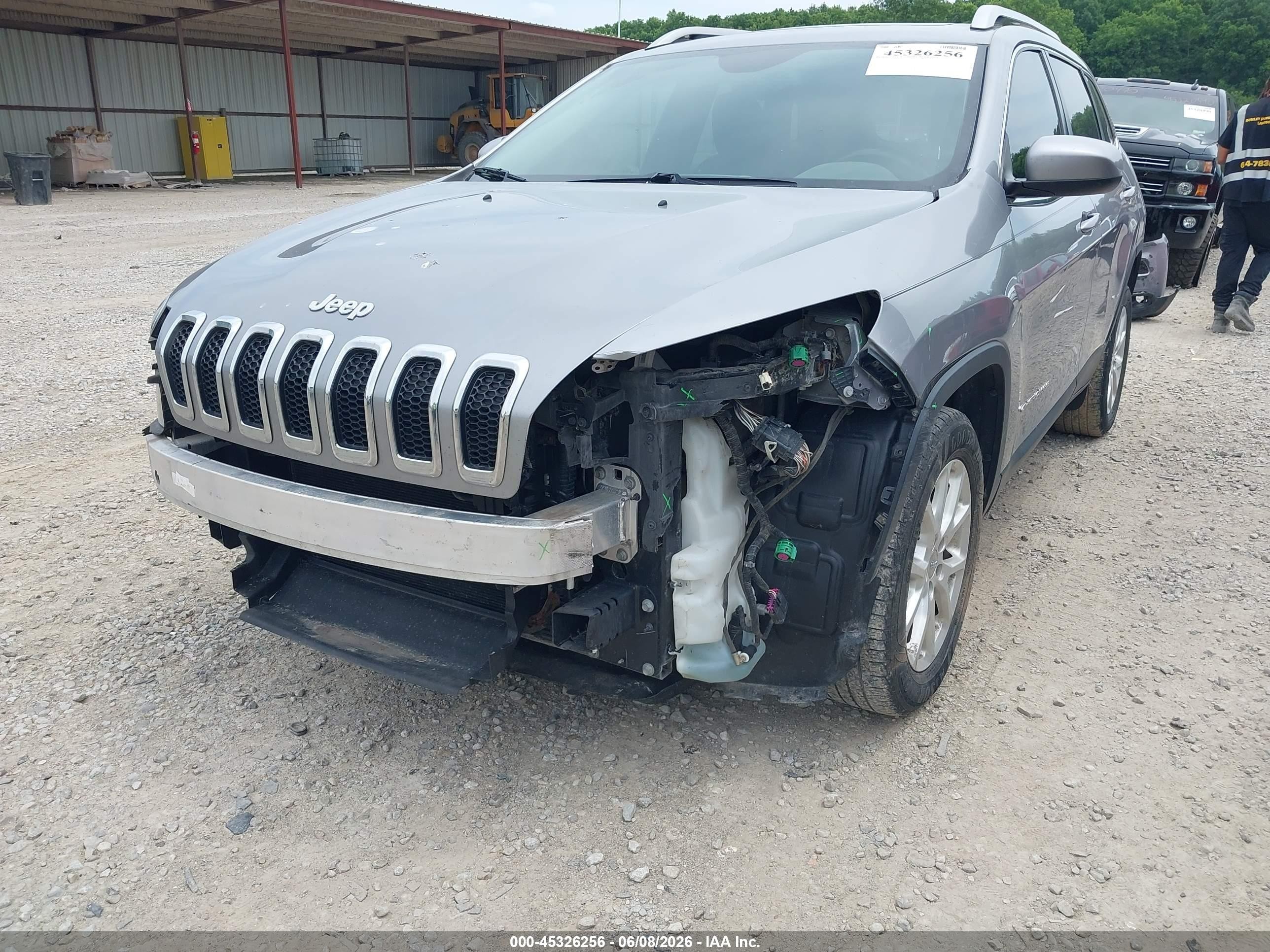 2015 Jeep Cherokee Latitude Silver vin: 1C4PJLCB4FW781752