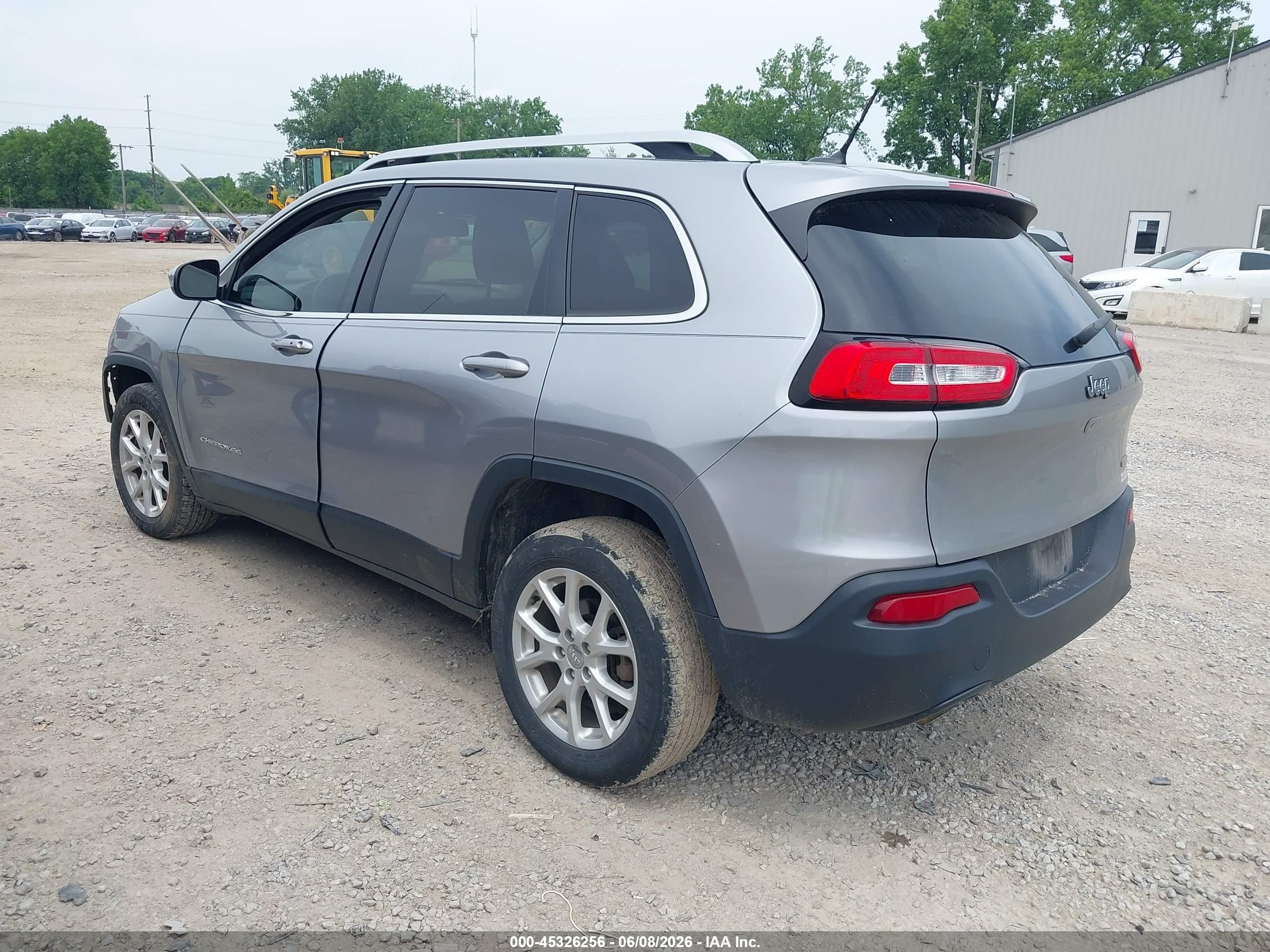 2015 Jeep Cherokee Latitude Silver vin: 1C4PJLCB4FW781752