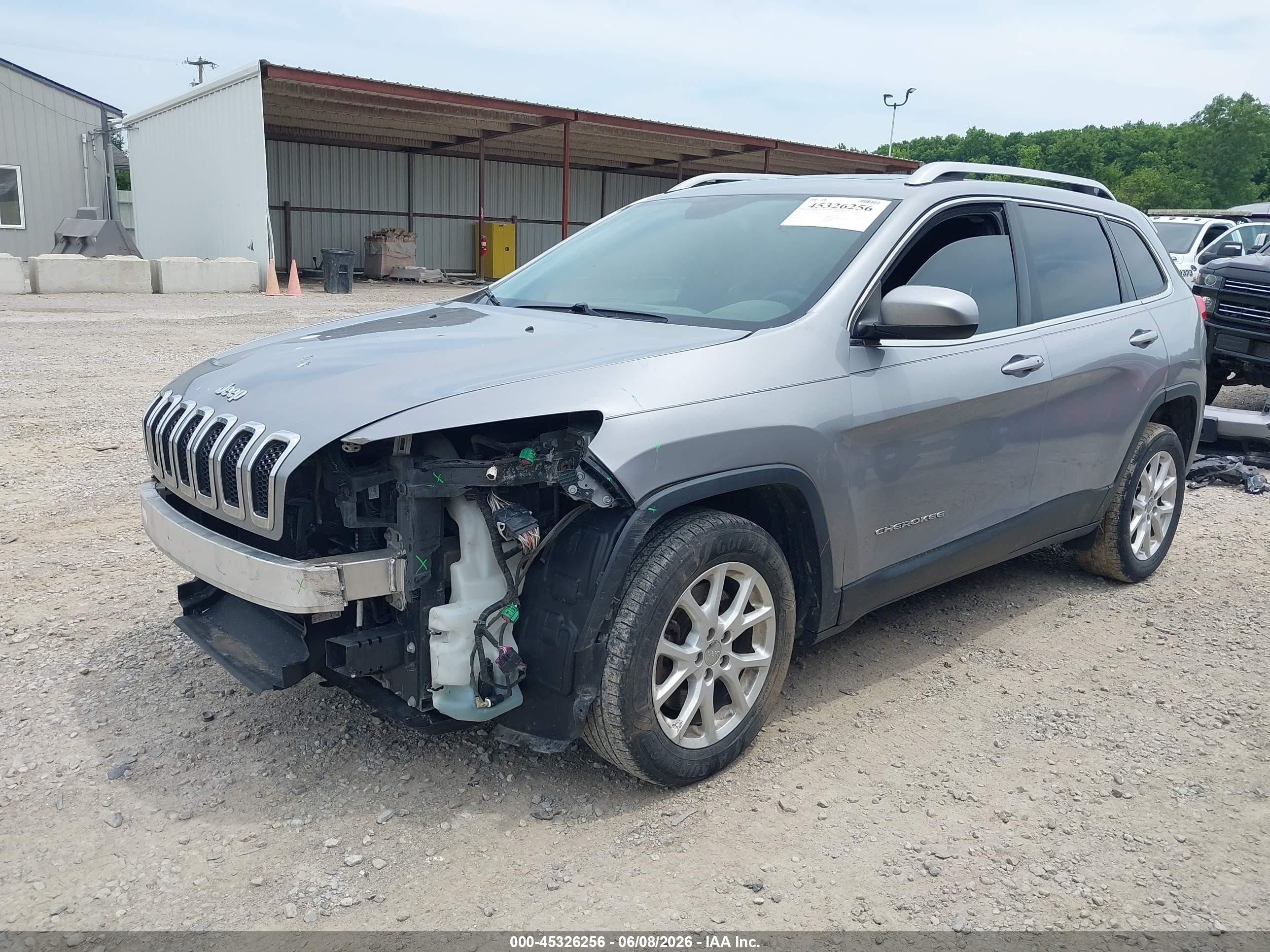 2015 Jeep Cherokee Latitude Silver vin: 1C4PJLCB4FW781752
