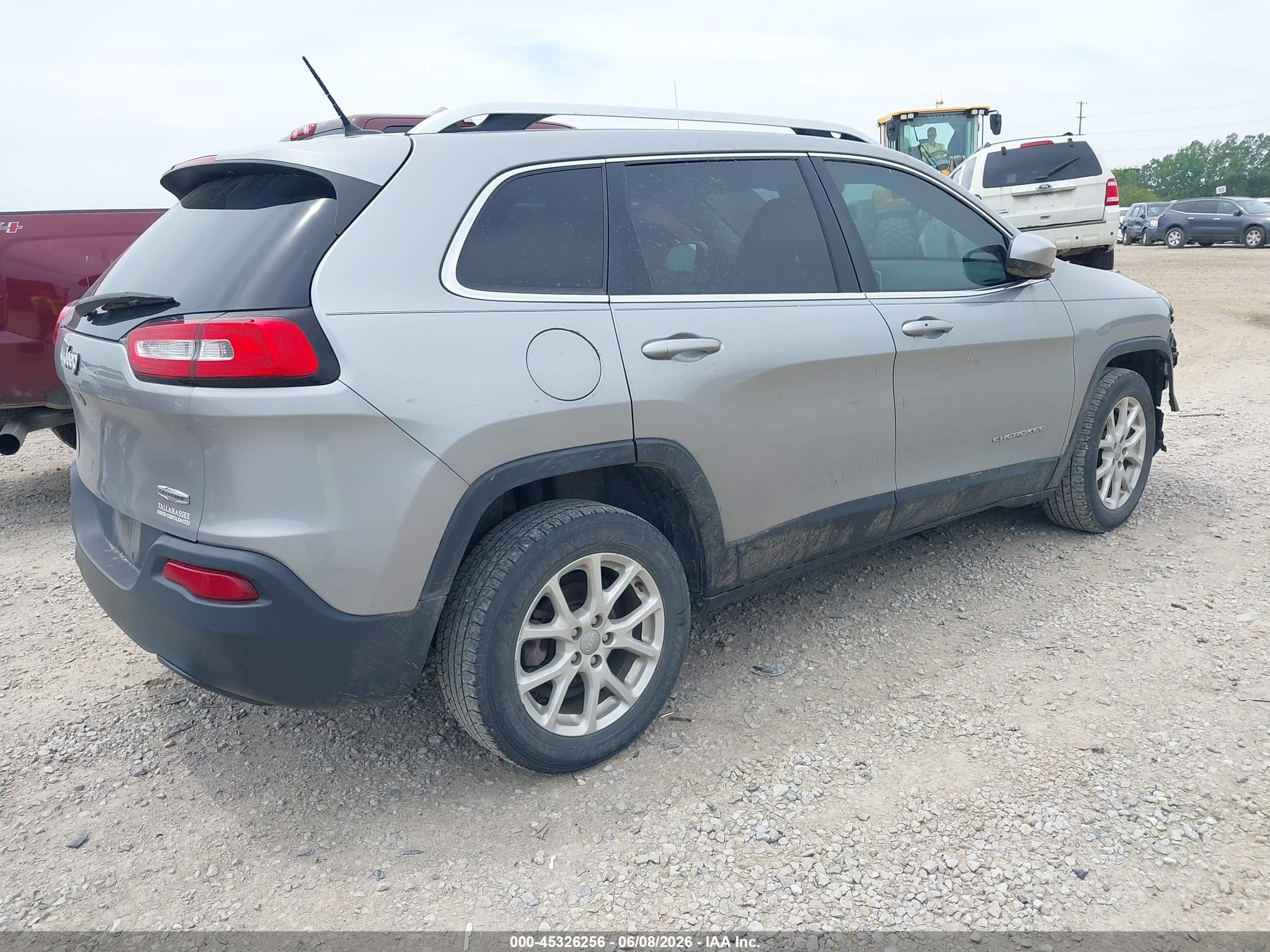 2015 Jeep Cherokee Latitude Silver vin: 1C4PJLCB4FW781752