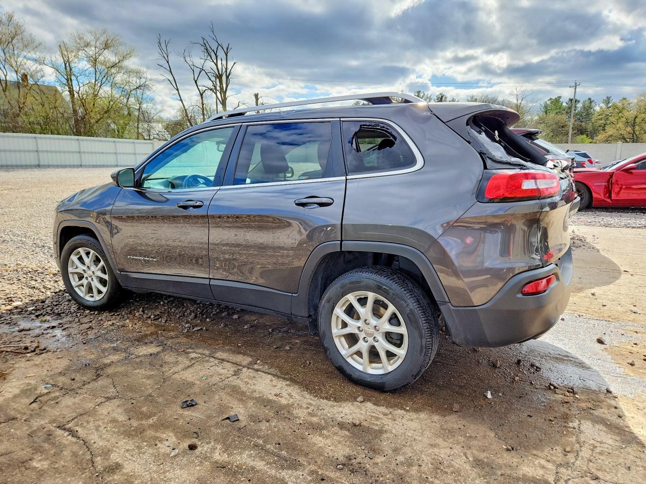 2017 Jeep Cherokee Latitude Gray vin: 1C4PJLCB4HW535576