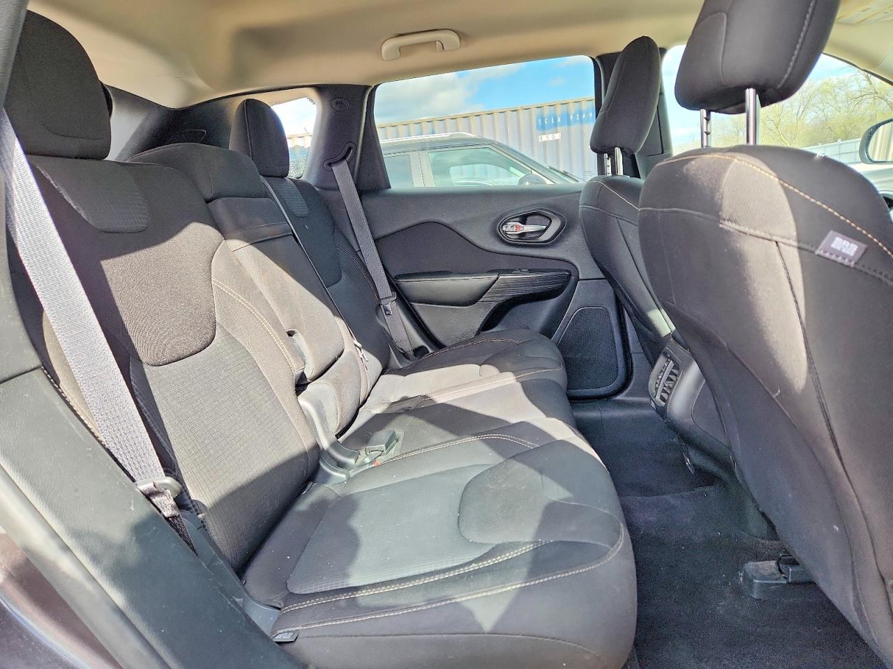 2017 Jeep Cherokee Latitude Gray vin: 1C4PJLCB4HW535576