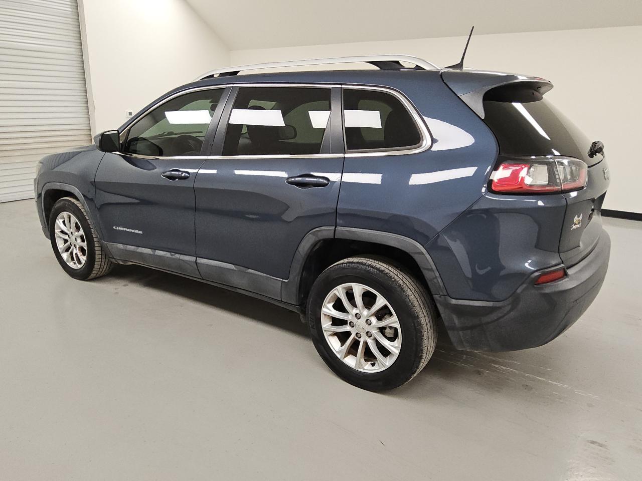 2019 Jeep Cherokee Latitude Blue vin: 1C4PJLCB4KD486429 Damage: Left Rear Tire, Worn, Replacement Required