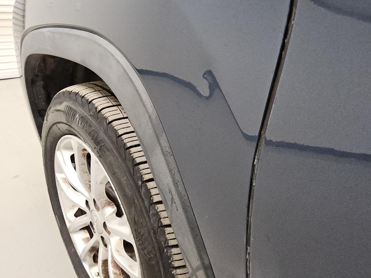 2019 Jeep Cherokee Latitude Blue vin: 1C4PJLCB4KD486429 Damage: Left Front Fender, Dent(S) W/ Paint Dmg, 1 To 2 Inches