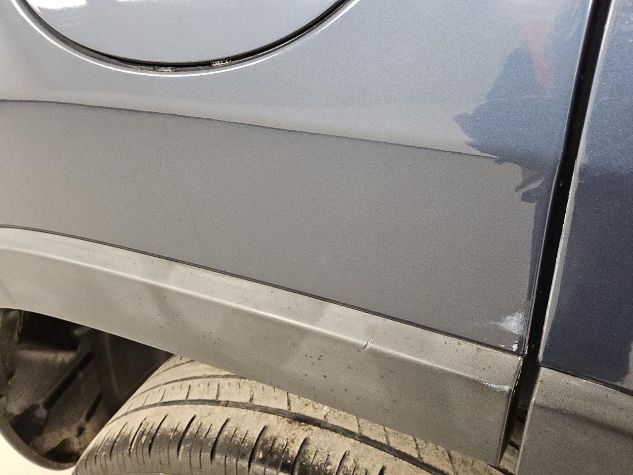 2019 Jeep Cherokee Latitude Blue vin: 1C4PJLCB4KD486429 Damage: Right Qtr Panel, Light Scratch, 1 To 2 Inches