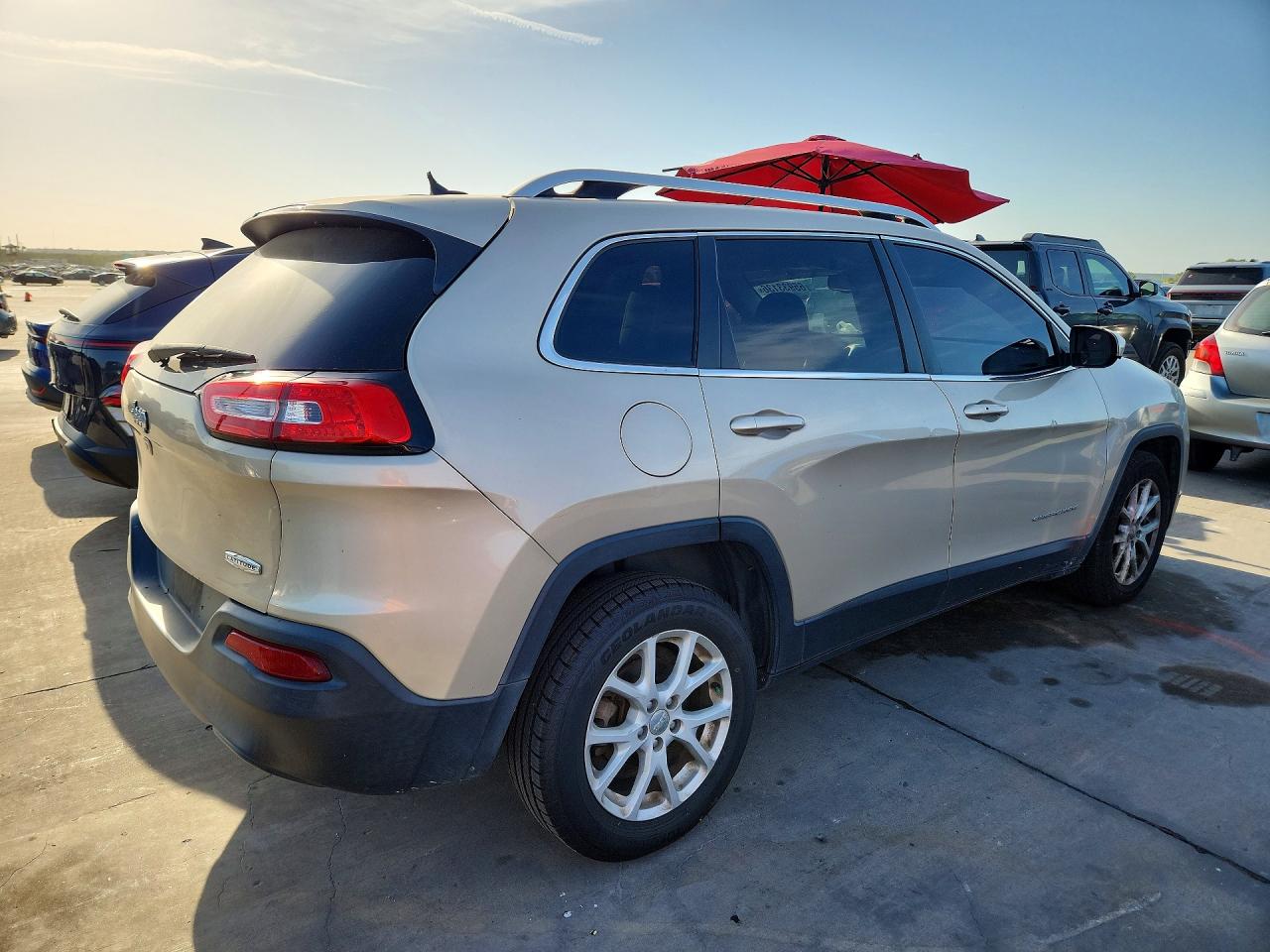 2014 Jeep Cherokee Latitude Beige vin: 1C4PJLCB5EW186844