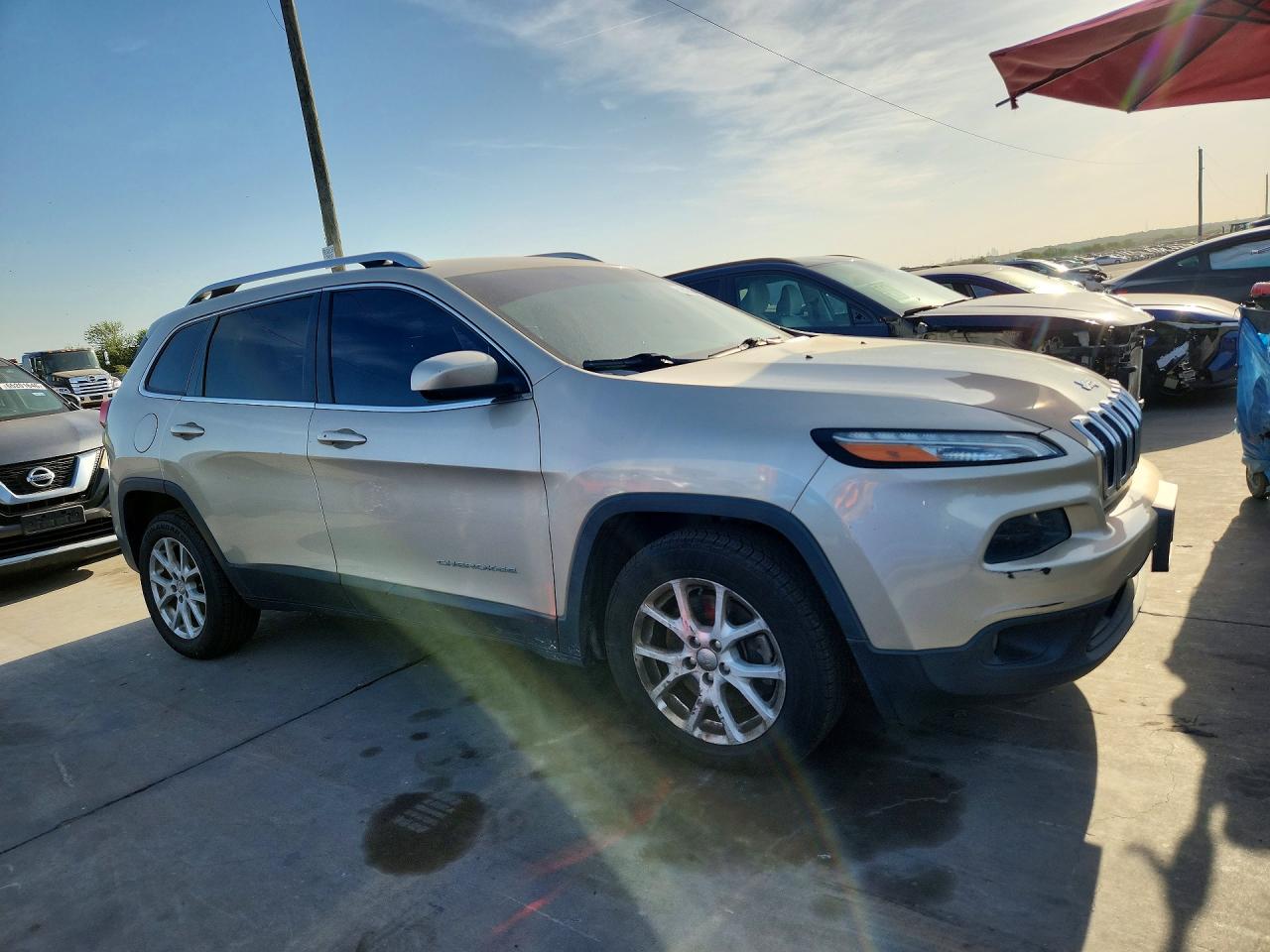 2014 Jeep Cherokee Latitude Beige vin: 1C4PJLCB5EW186844