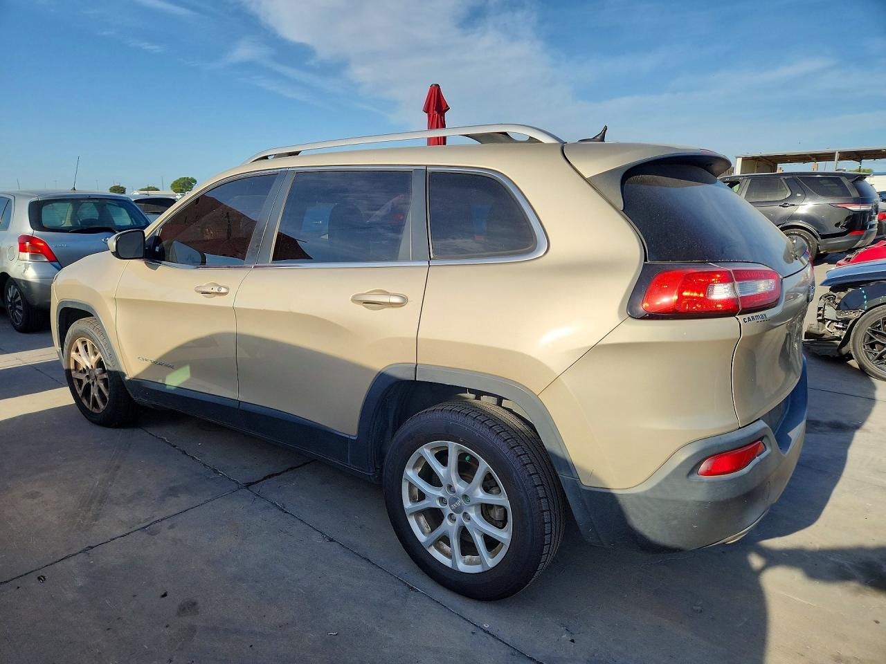 2014 Jeep Cherokee Latitude Beige vin: 1C4PJLCB5EW186844