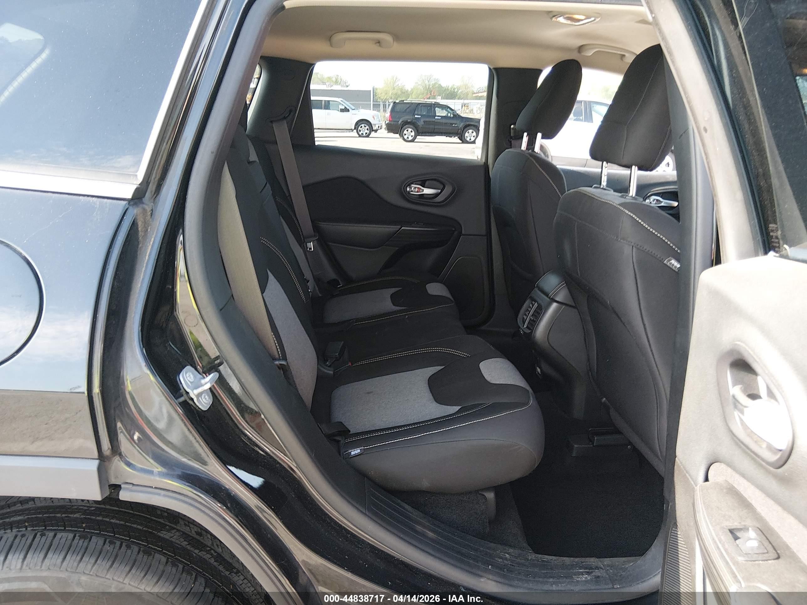 2014 Jeep Cherokee Latitude Black vin: 1C4PJLCB5EW299290