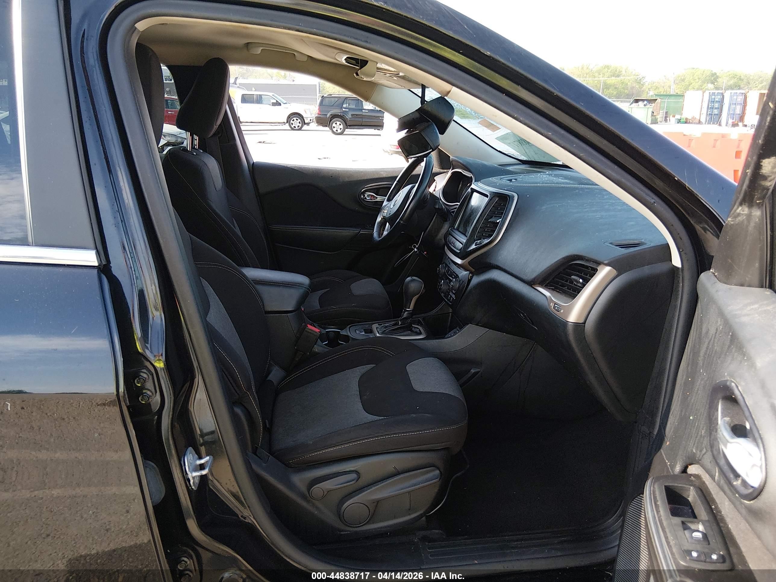 2014 Jeep Cherokee Latitude Black vin: 1C4PJLCB5EW299290