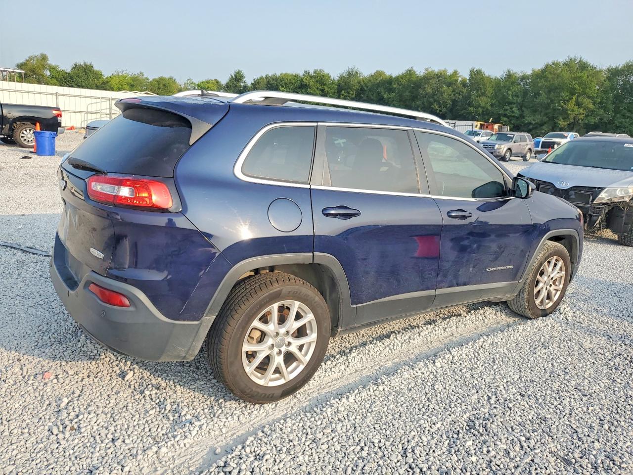 2015 Jeep Cherokee Latitude Blue vin: 1C4PJLCB5FW516242