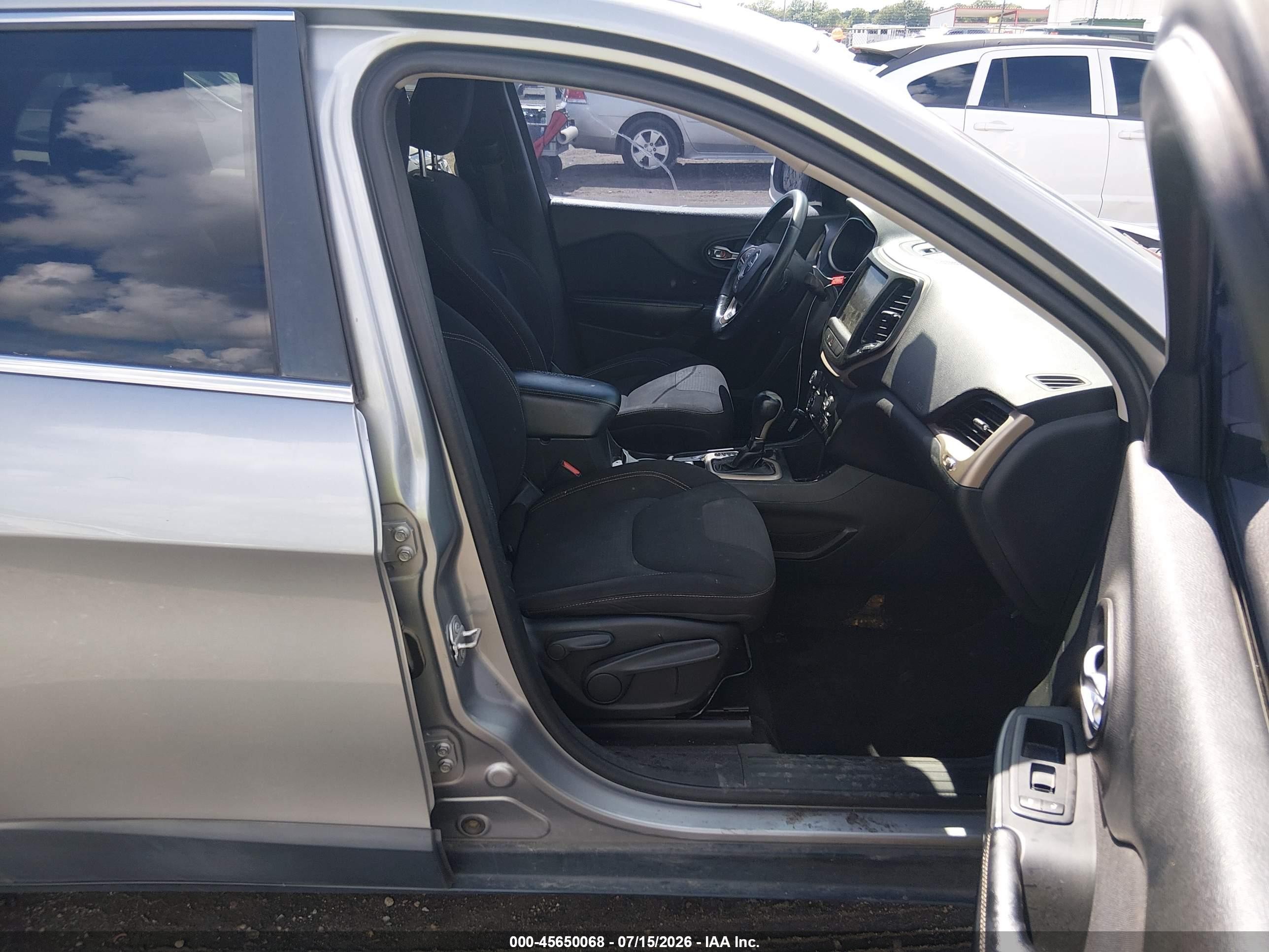 2015 Jeep Cherokee Latitude Gray vin: 1C4PJLCB5FW597419