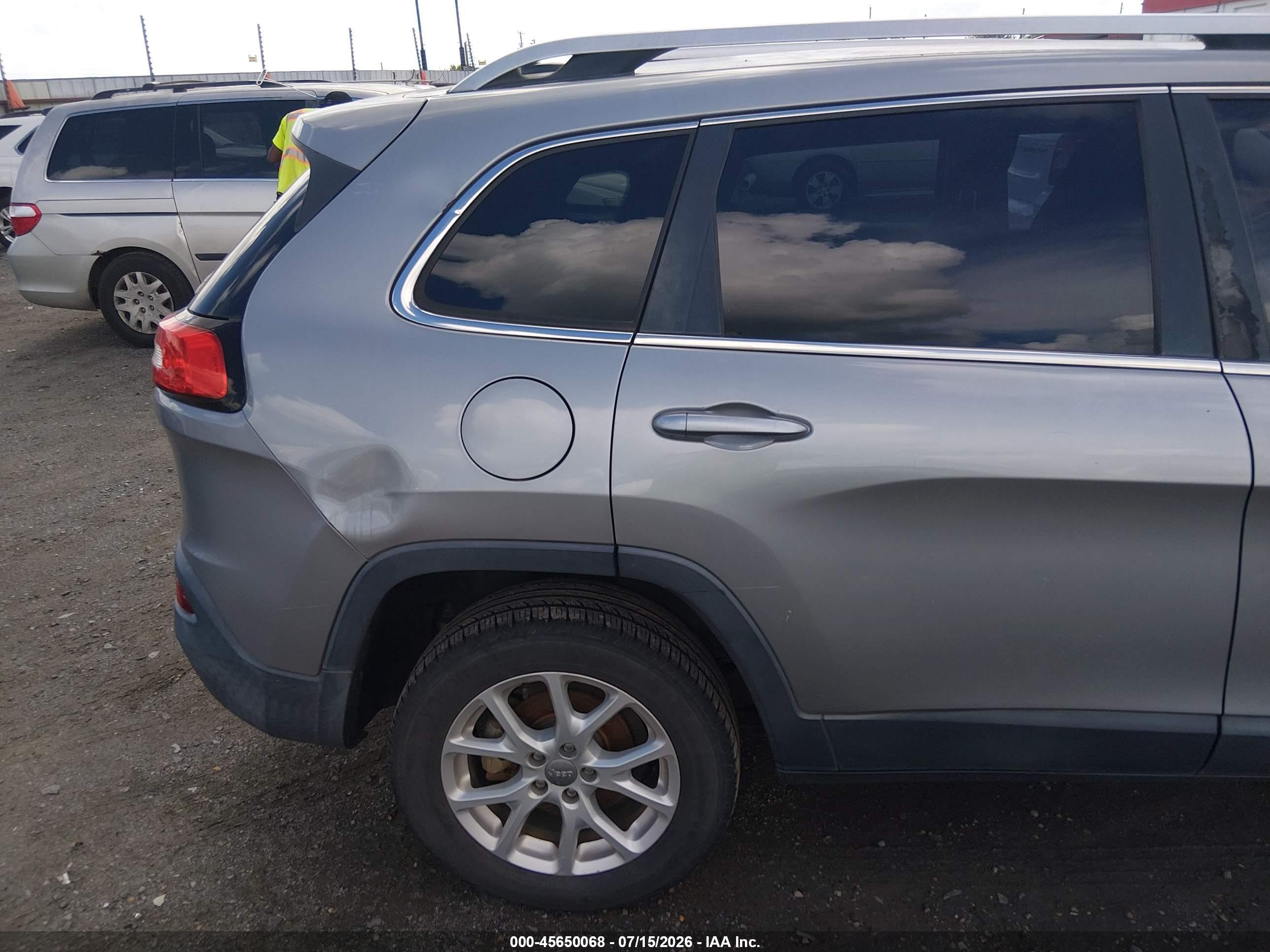 2015 Jeep Cherokee Latitude Gray vin: 1C4PJLCB5FW597419