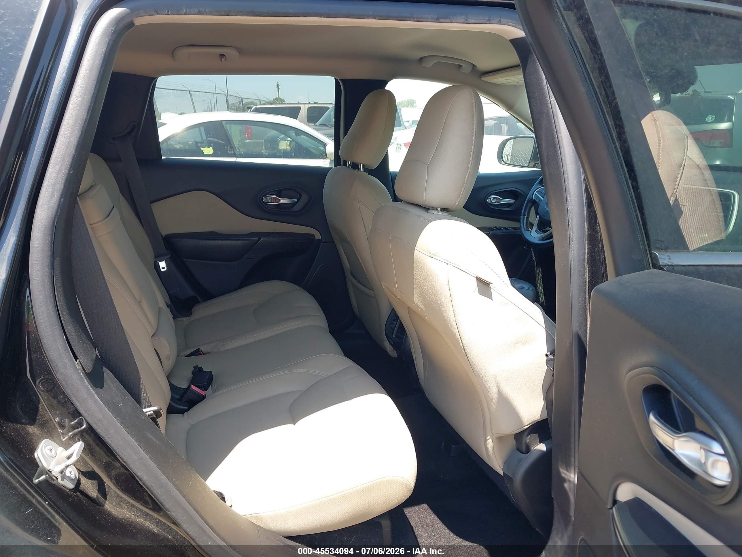 2015 Jeep Cherokee Latitude Black vin: 1C4PJLCB5FW628636