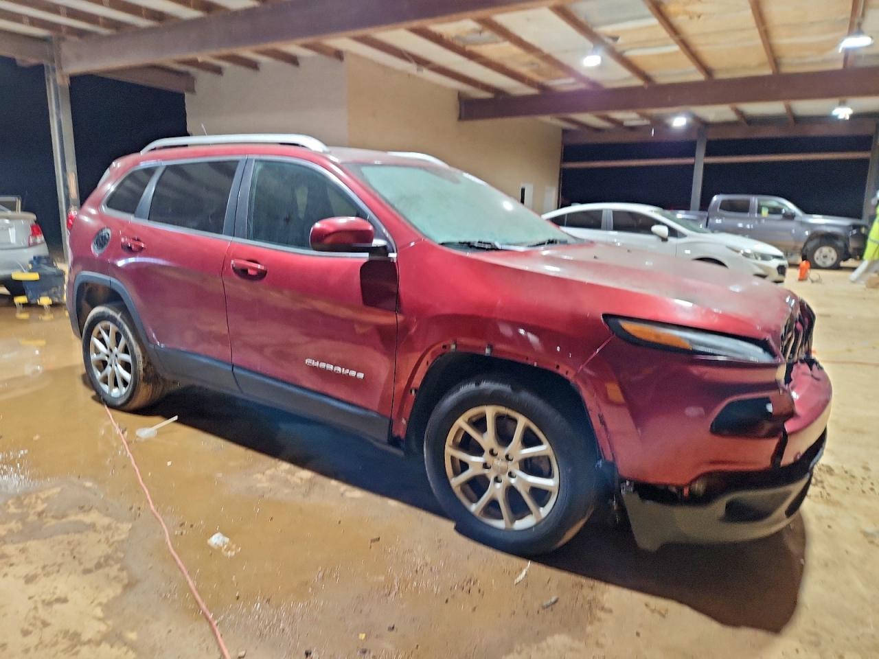 2015 Jeep Cherokee Latitude Red vin: 1C4PJLCB5FW695236