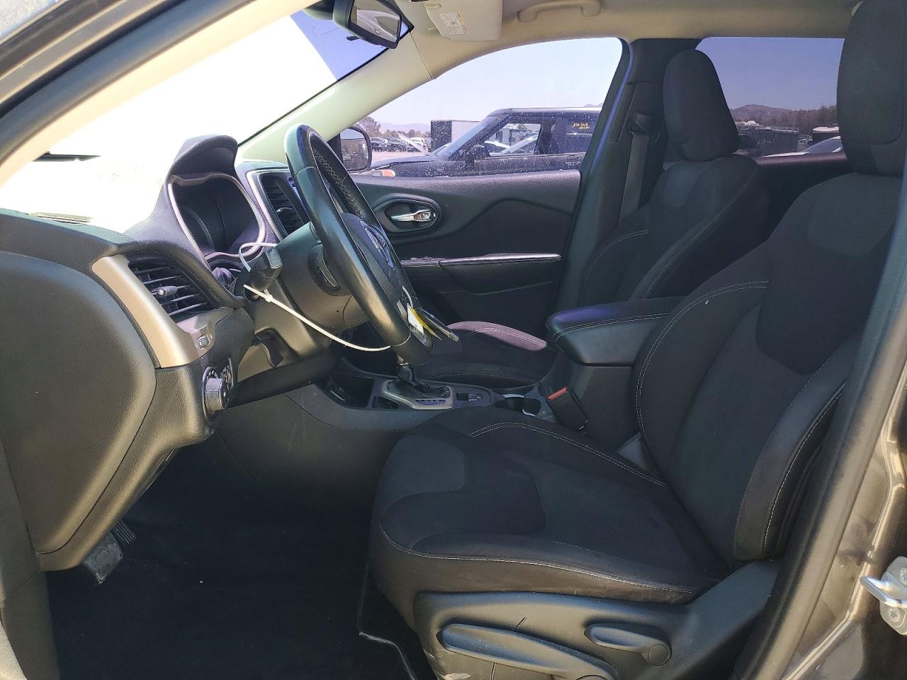 2015 Jeep Cherokee Latitude Gray vin: 1C4PJLCB5FW790766