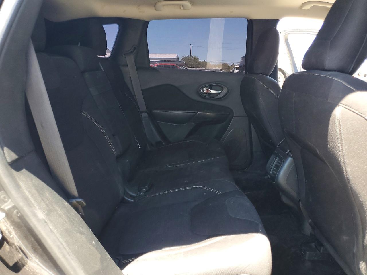 2015 Jeep Cherokee Latitude Gray vin: 1C4PJLCB5FW790766