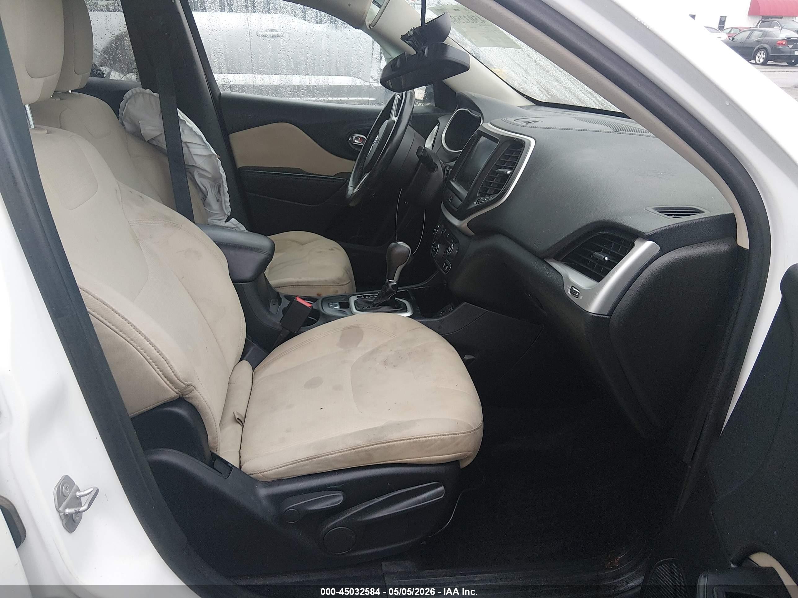 2016 Jeep Cherokee Latitude White vin: 1C4PJLCB5GW126369