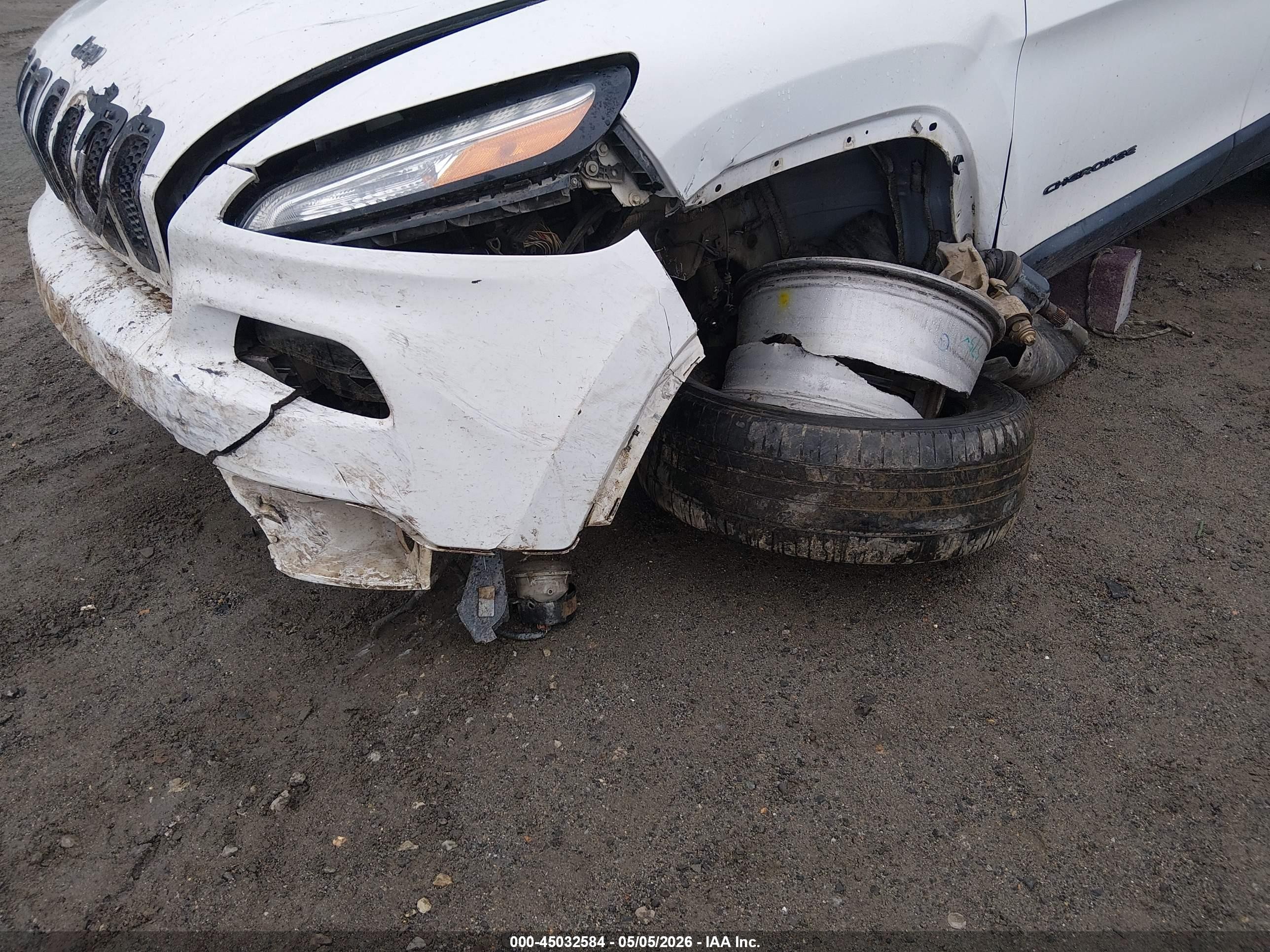 2016 Jeep Cherokee Latitude White vin: 1C4PJLCB5GW126369