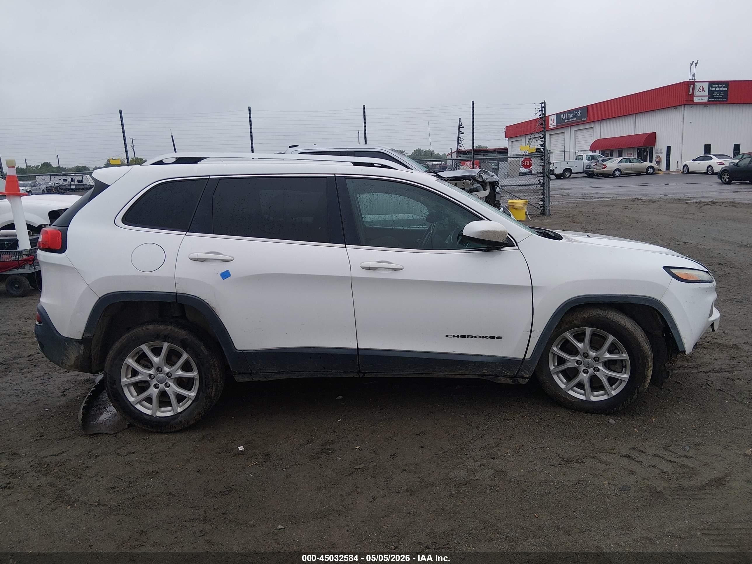 2016 Jeep Cherokee Latitude White vin: 1C4PJLCB5GW126369