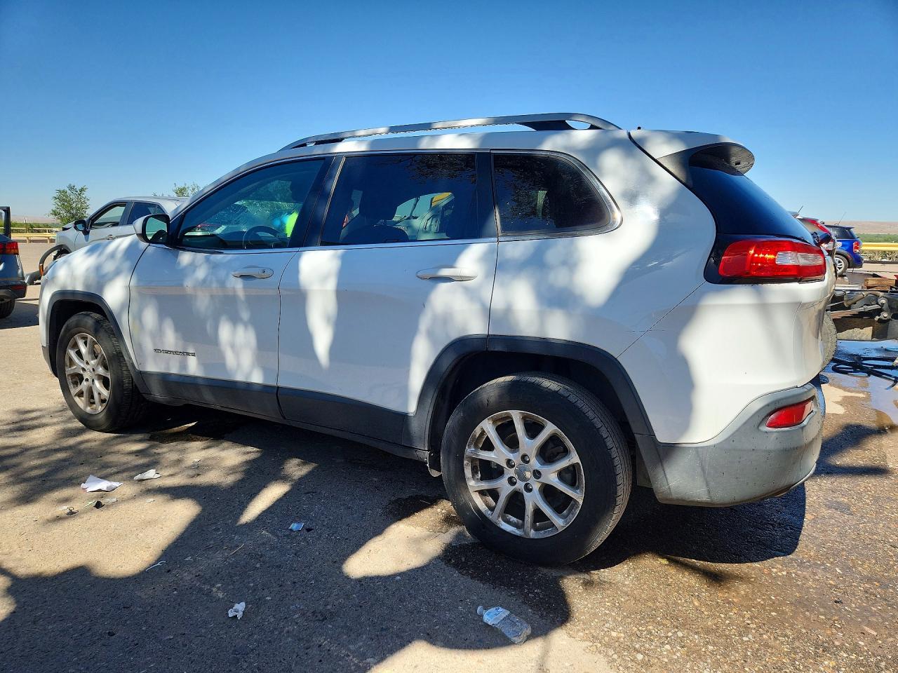 2016 Jeep Cherokee Latitude White vin: 1C4PJLCB5GW304412