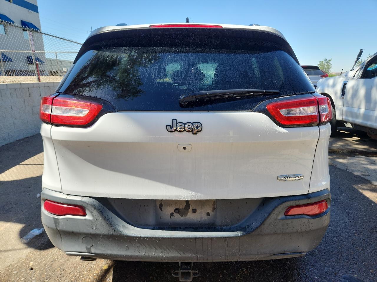 2016 Jeep Cherokee Latitude White vin: 1C4PJLCB5GW304412 Damage: Lift Gate, Chipped, 3