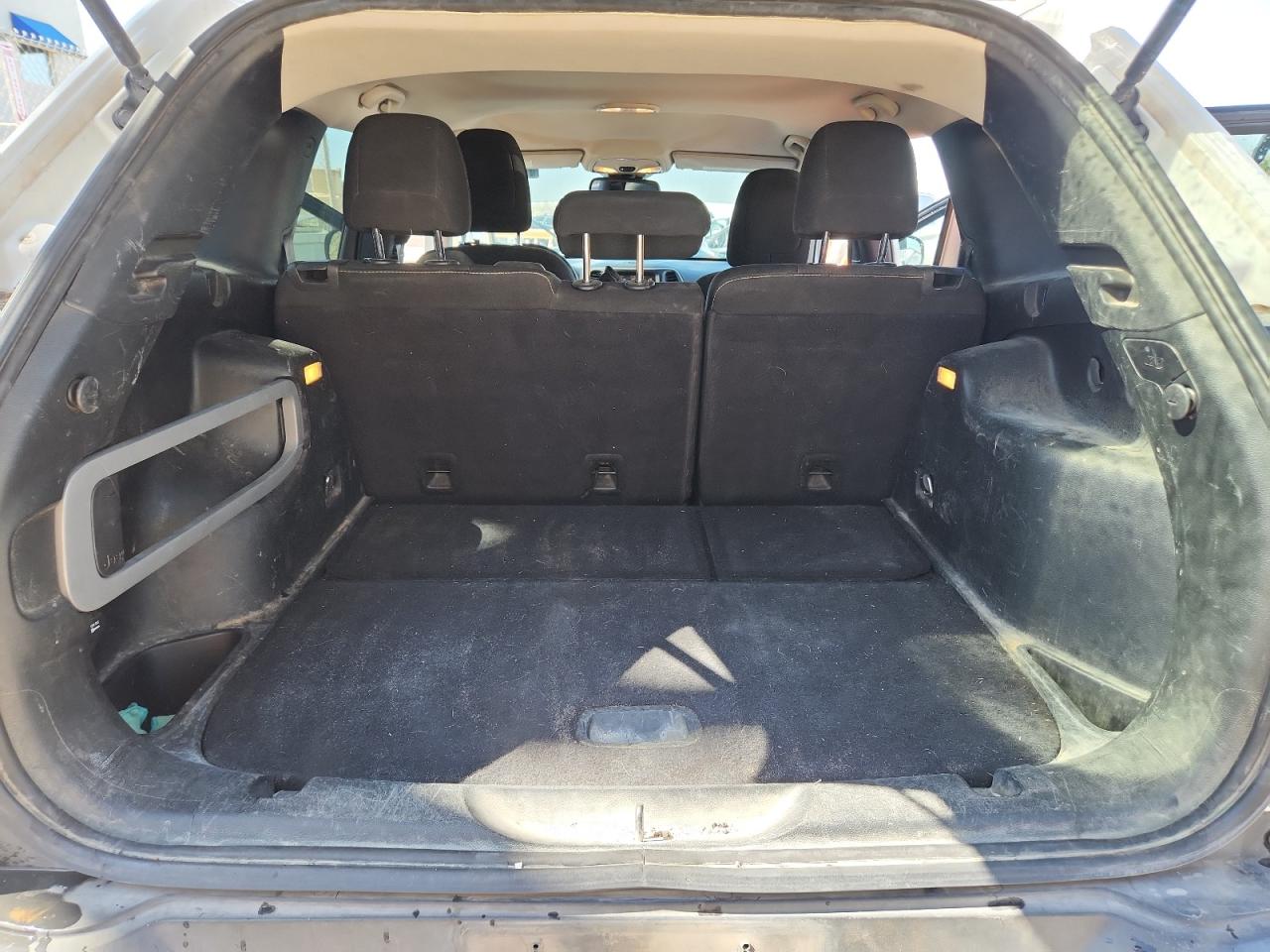2016 Jeep Cherokee Latitude White vin: 1C4PJLCB5GW304412 Damage: Left Interior C Pillar Trim, Multiple Scratches Heavy, 10 Or More