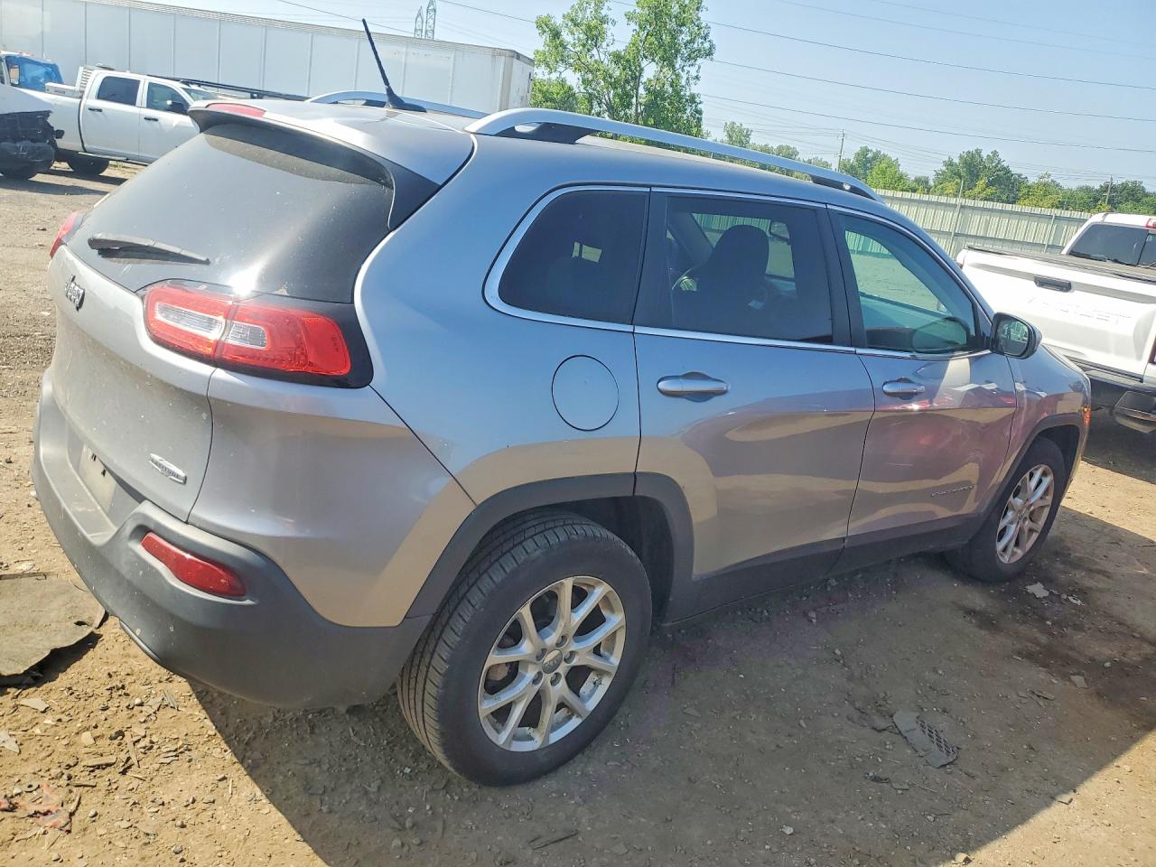 2014 Jeep Cherokee Latitude Серебряный vin: 1C4PJLCB6EW158650