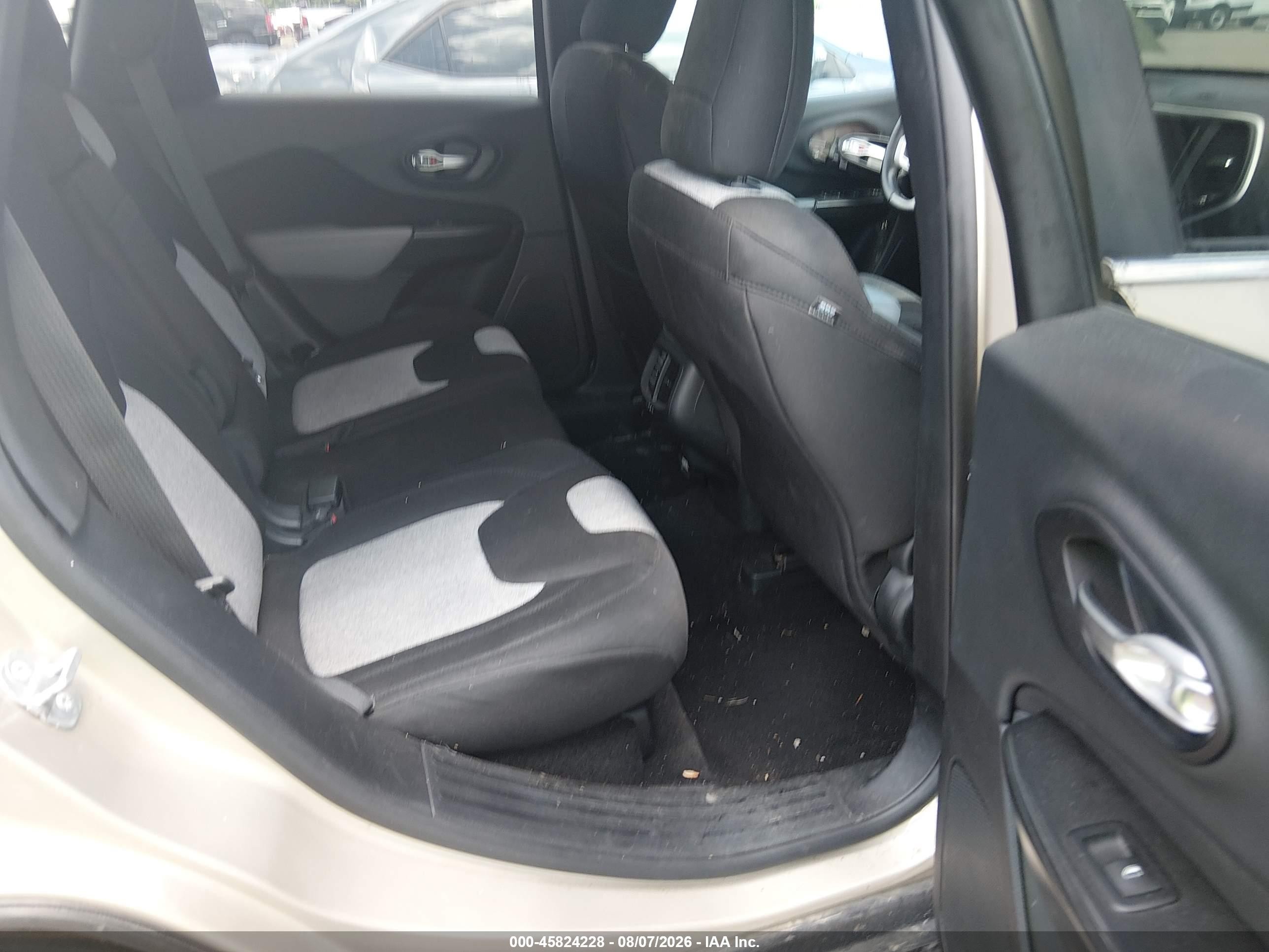 2014 Jeep Cherokee Latitude Champagne vin: 1C4PJLCB6EW231676
