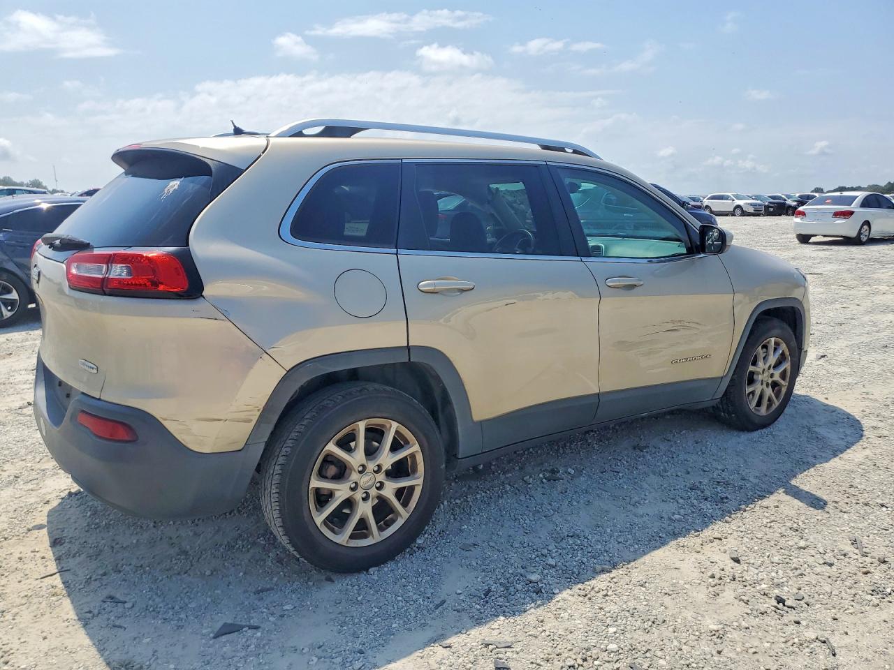 2015 Jeep Cherokee Latitude Beige vin: 1C4PJLCB6FW516850
