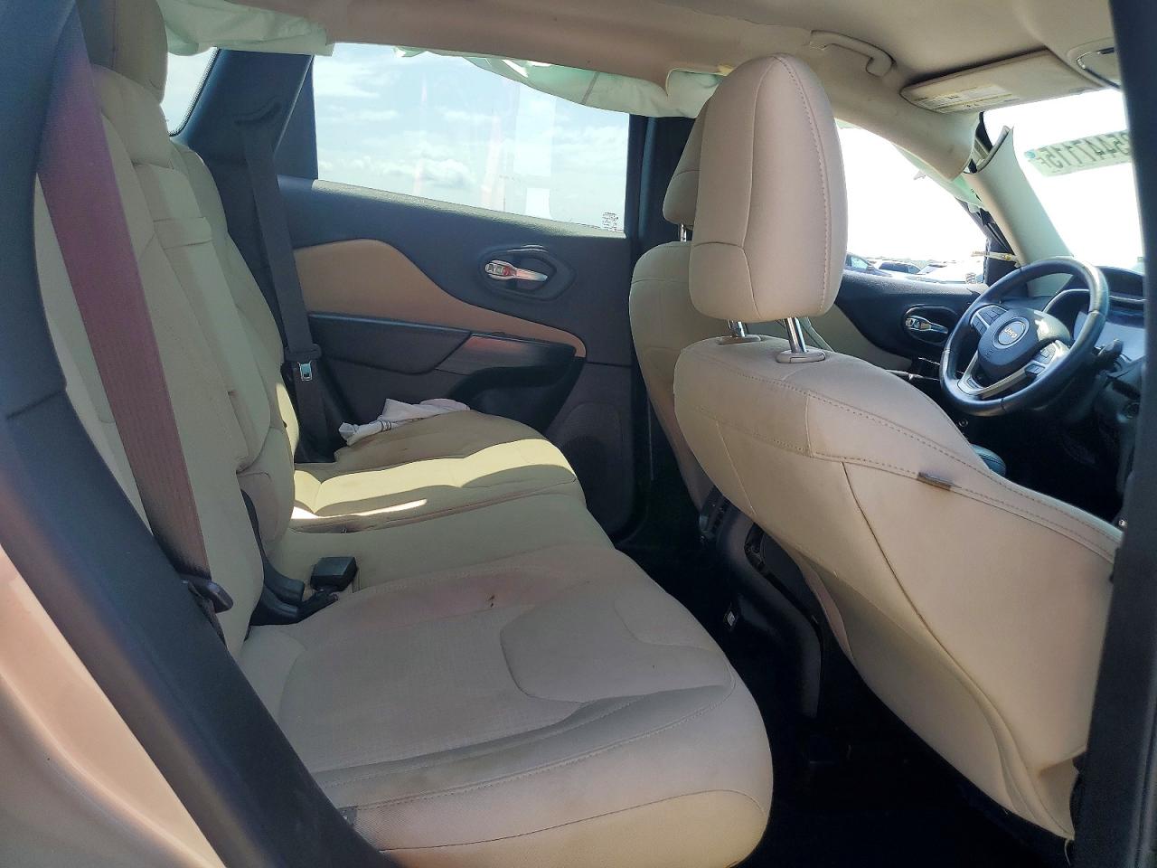 2015 Jeep Cherokee Latitude Beige vin: 1C4PJLCB6FW516850