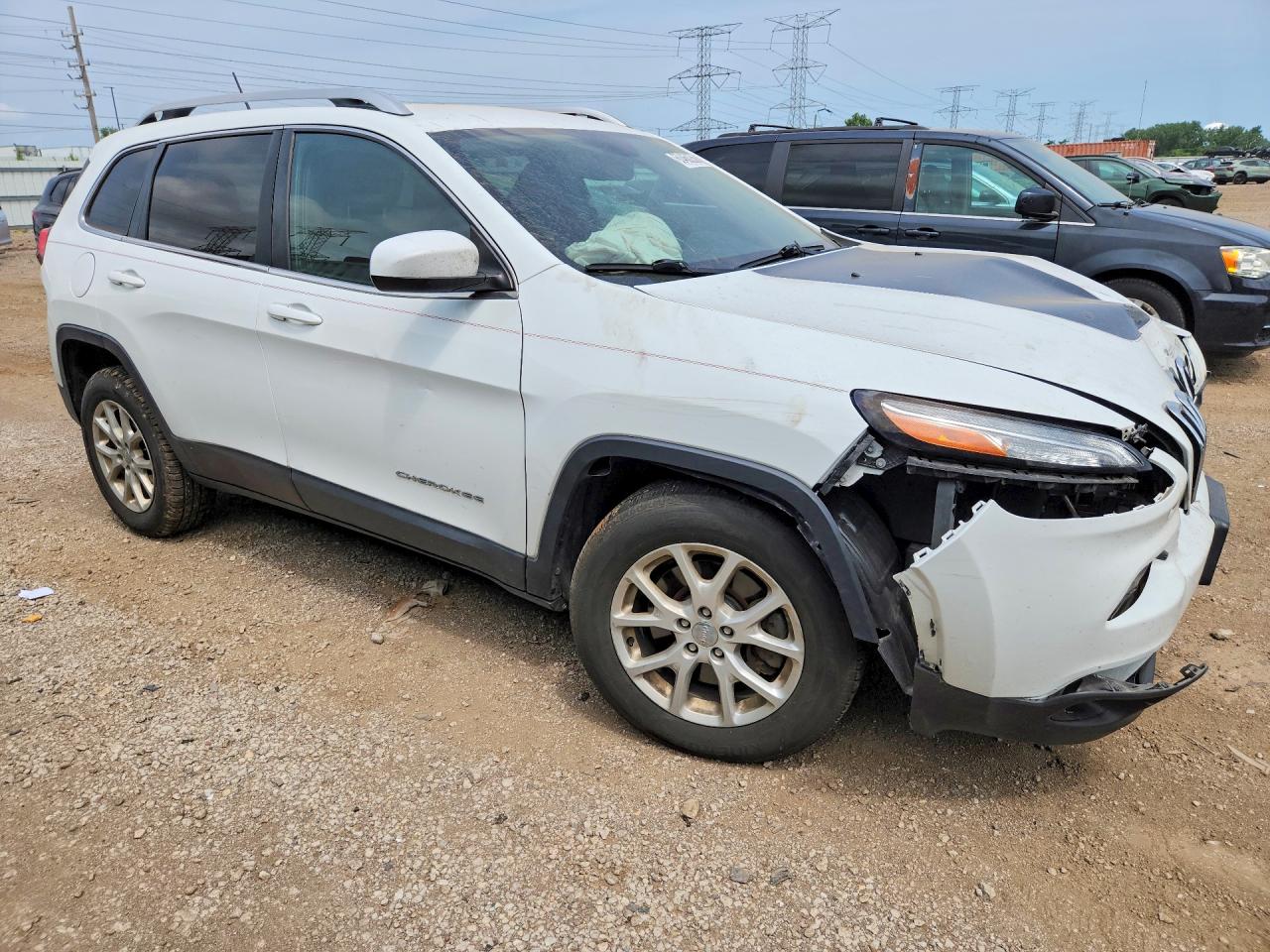 2015 Jeep Cherokee Latitude White vin: 1C4PJLCB6FW643520