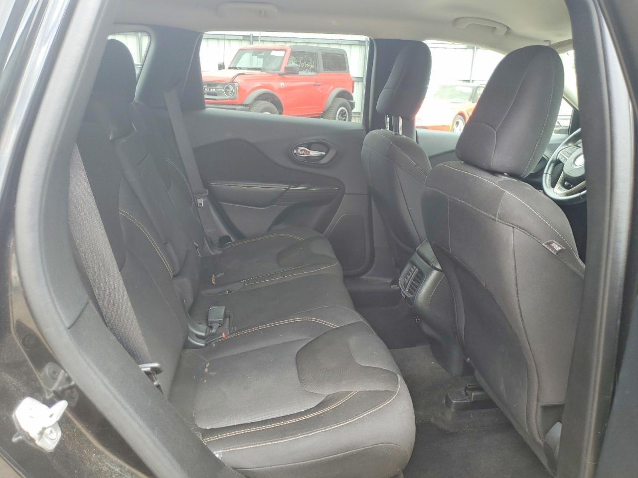 2015 Jeep Cherokee Latitude Black vin: 1C4PJLCB6FW682933