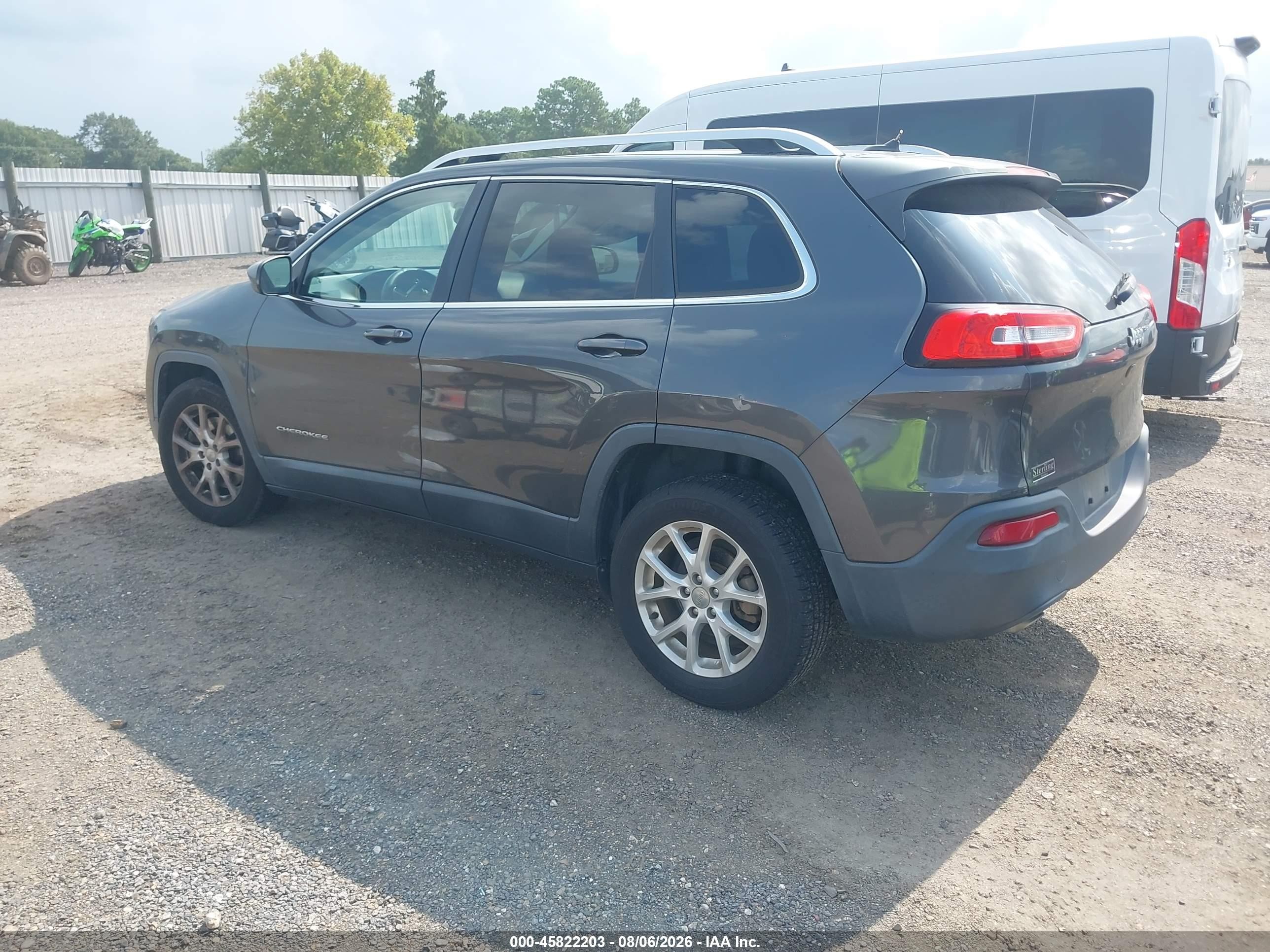 2015 Jeep Cherokee Latitude Gray vin: 1C4PJLCB6FW690496
