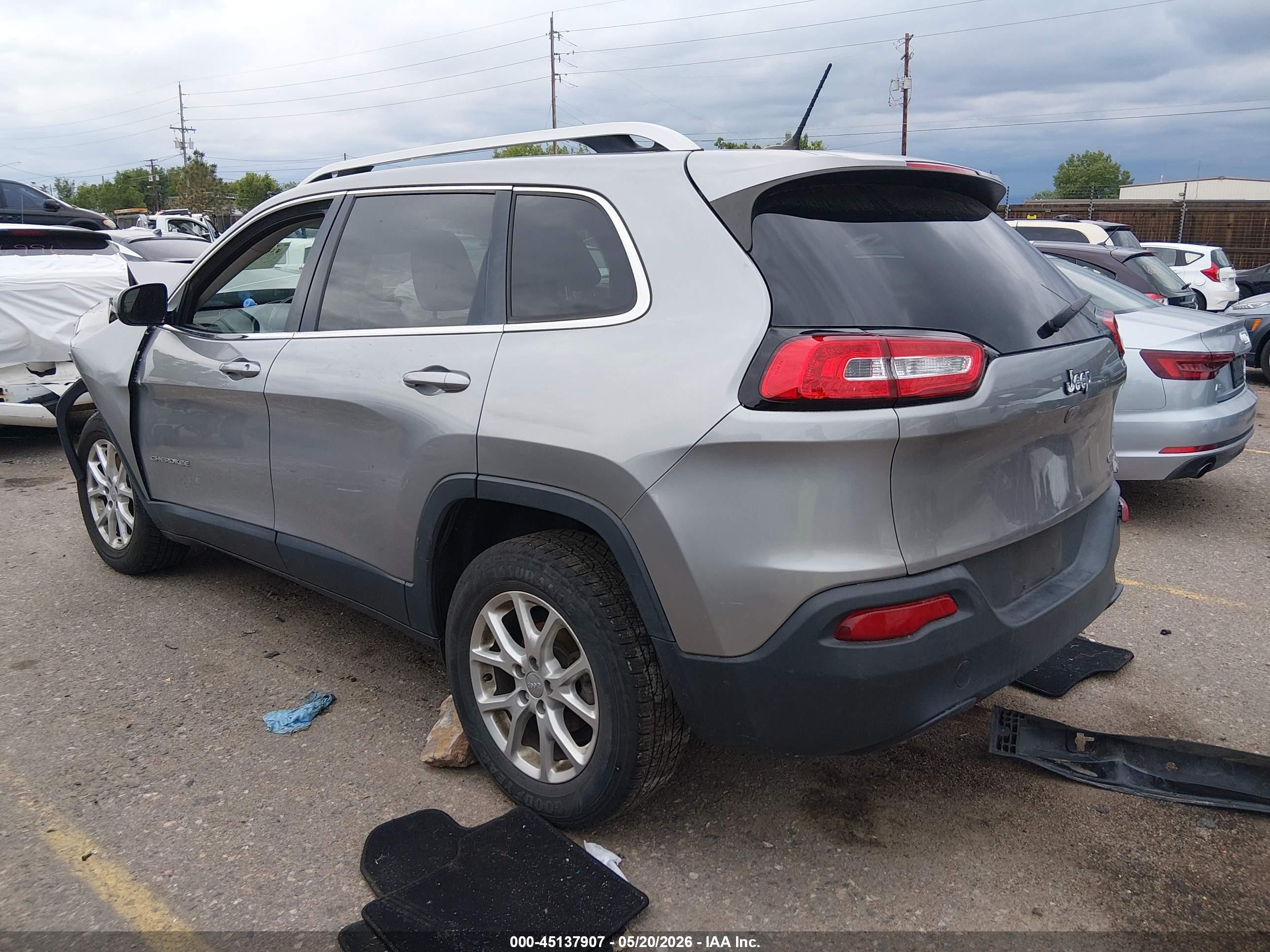 2015 Jeep Cherokee Latitude Silver vin: 1C4PJLCB6FW706843
