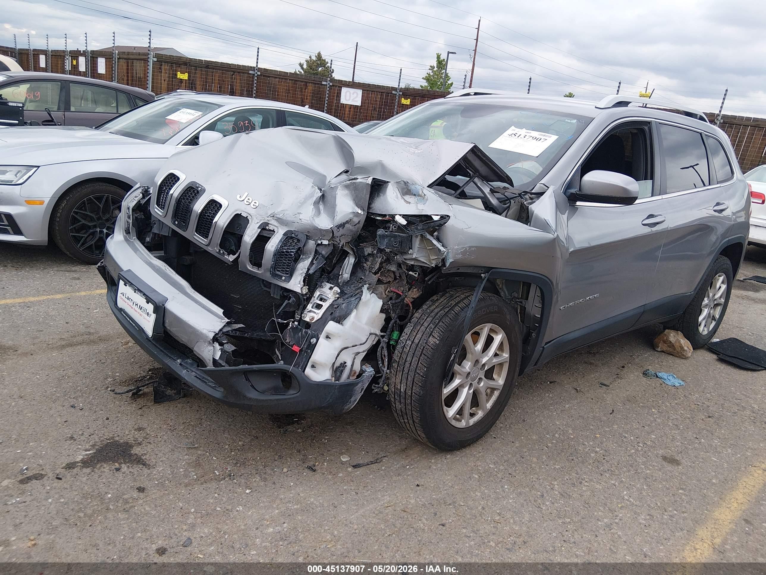 2015 Jeep Cherokee Latitude Silver vin: 1C4PJLCB6FW706843