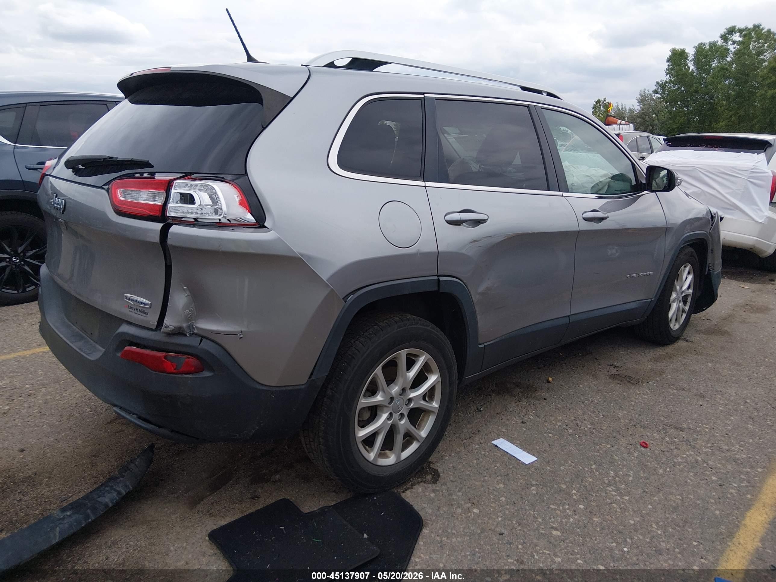 2015 Jeep Cherokee Latitude Silver vin: 1C4PJLCB6FW706843