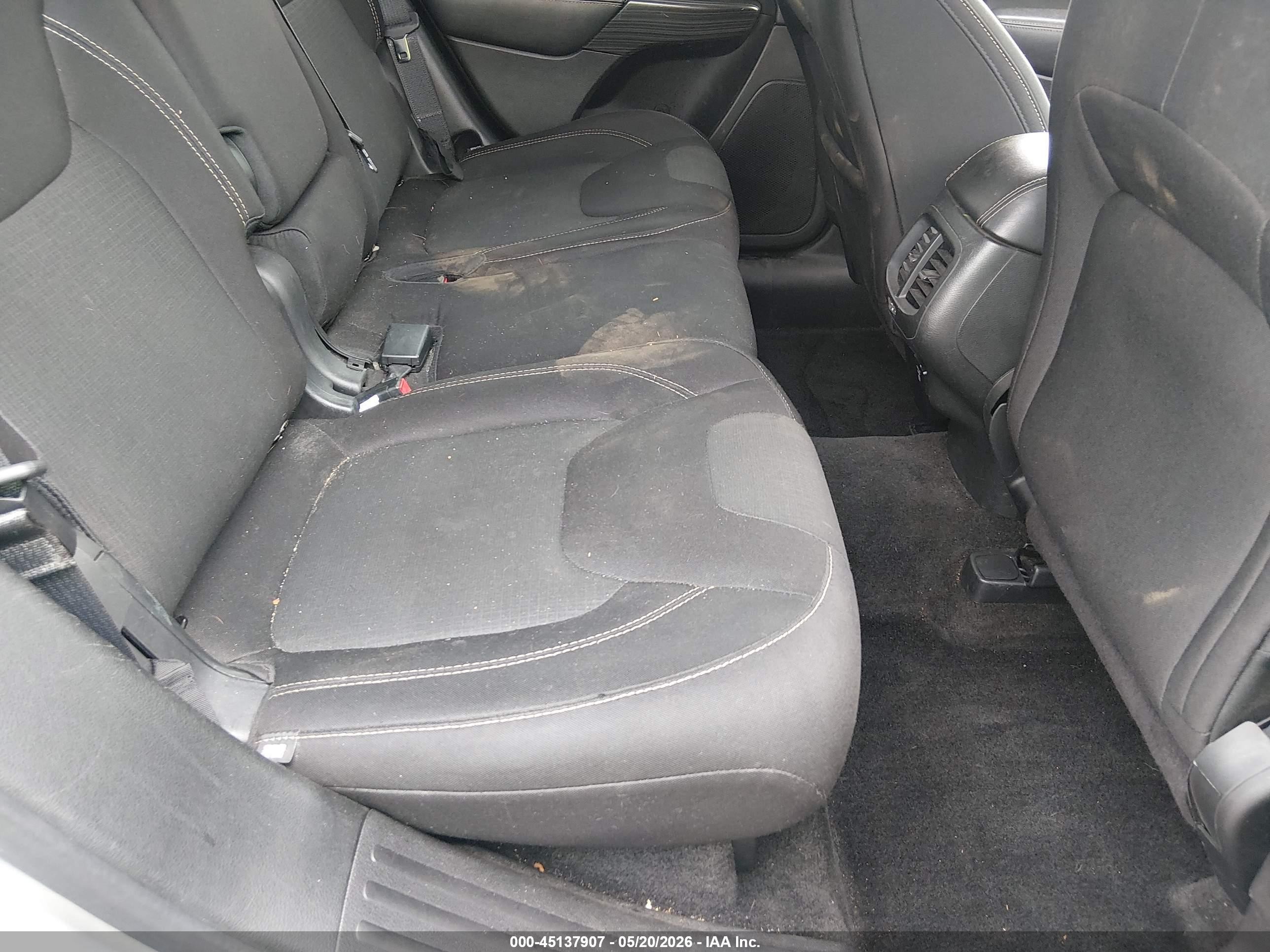 2015 Jeep Cherokee Latitude Silver vin: 1C4PJLCB6FW706843