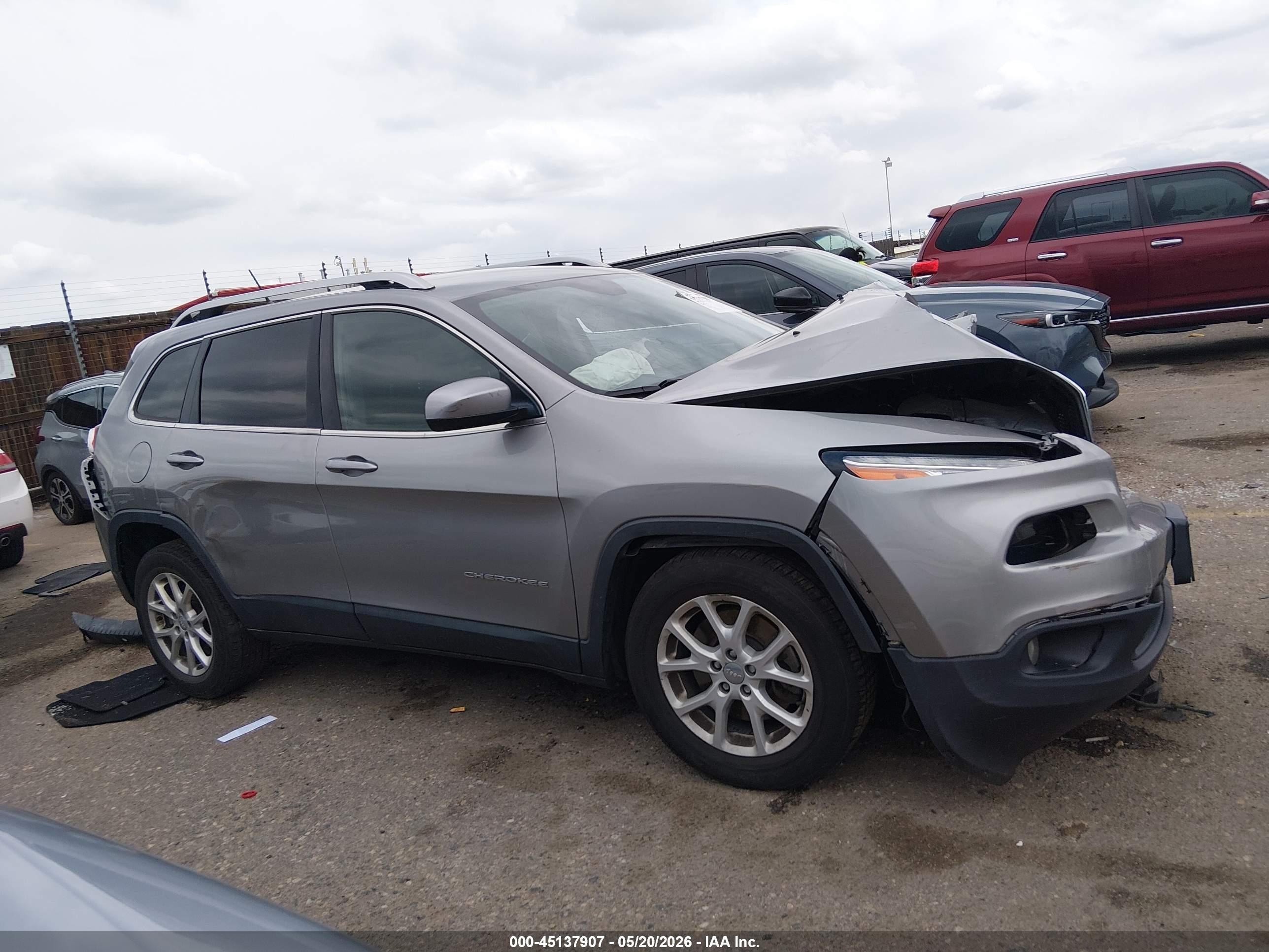 2015 Jeep Cherokee Latitude Silver vin: 1C4PJLCB6FW706843
