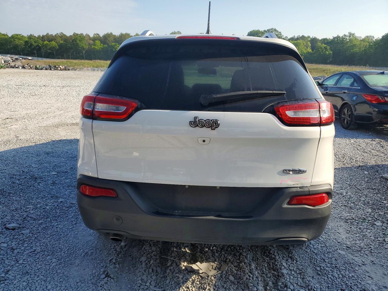 2015 Jeep Cherokee Latitude White vin: 1C4PJLCB6FW770901