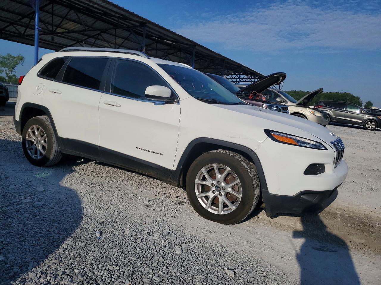 2015 Jeep Cherokee Latitude White vin: 1C4PJLCB6FW770901