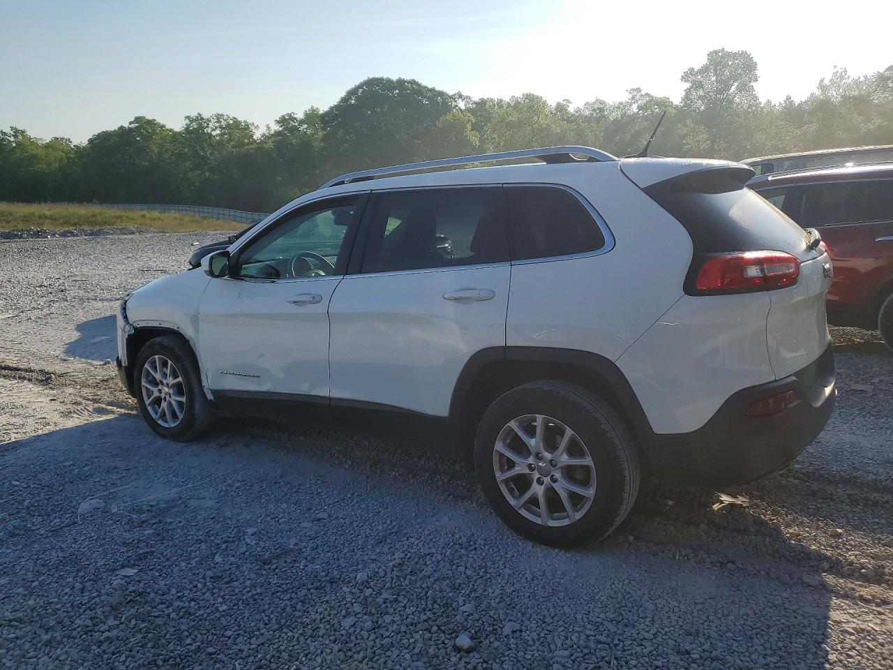 2015 Jeep Cherokee Latitude White vin: 1C4PJLCB6FW770901